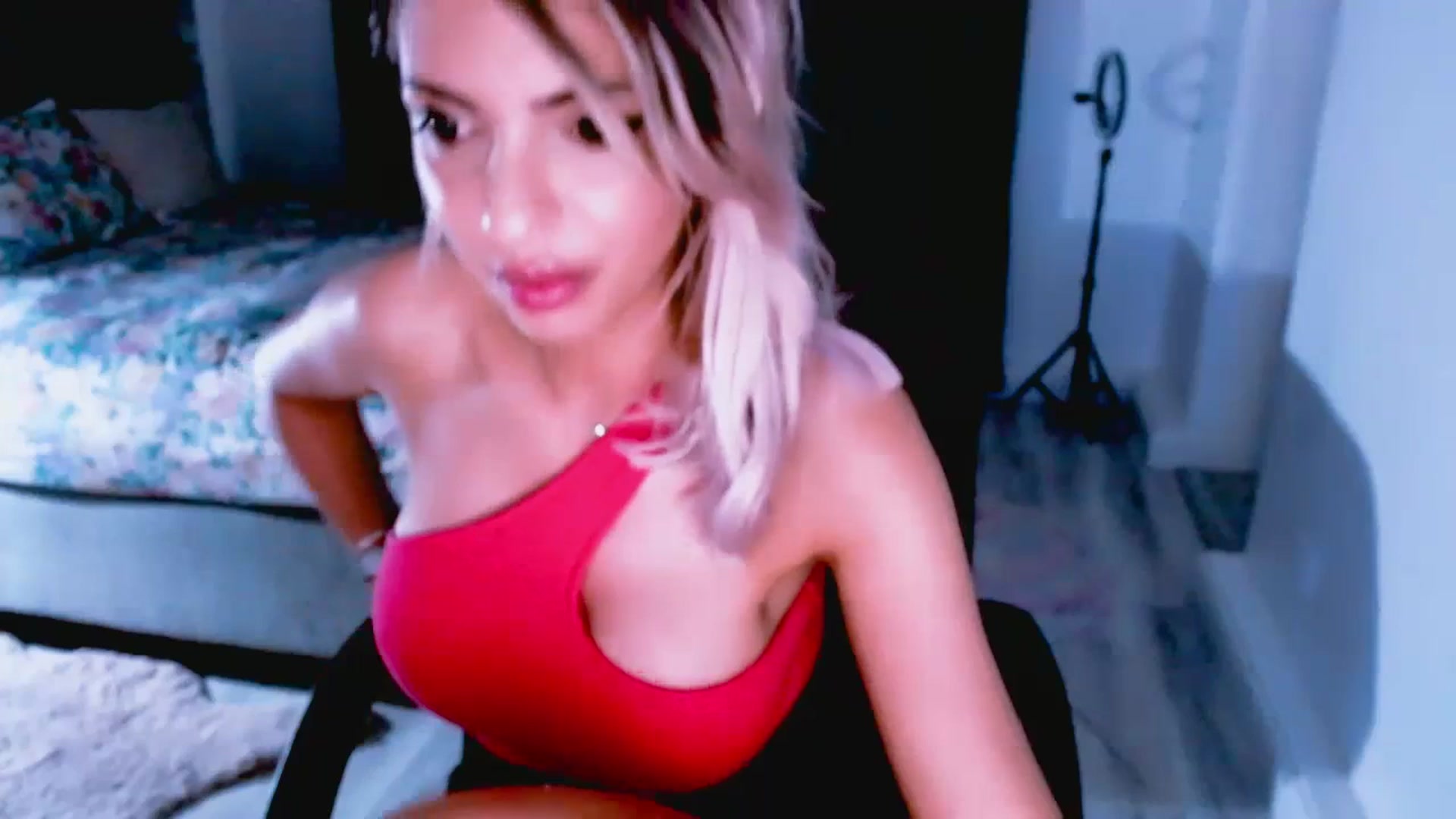 Gallery image thumbnail from Diamondblack5's myfreecams stream on, 07/05/2023, 23:17 image 13 of 20