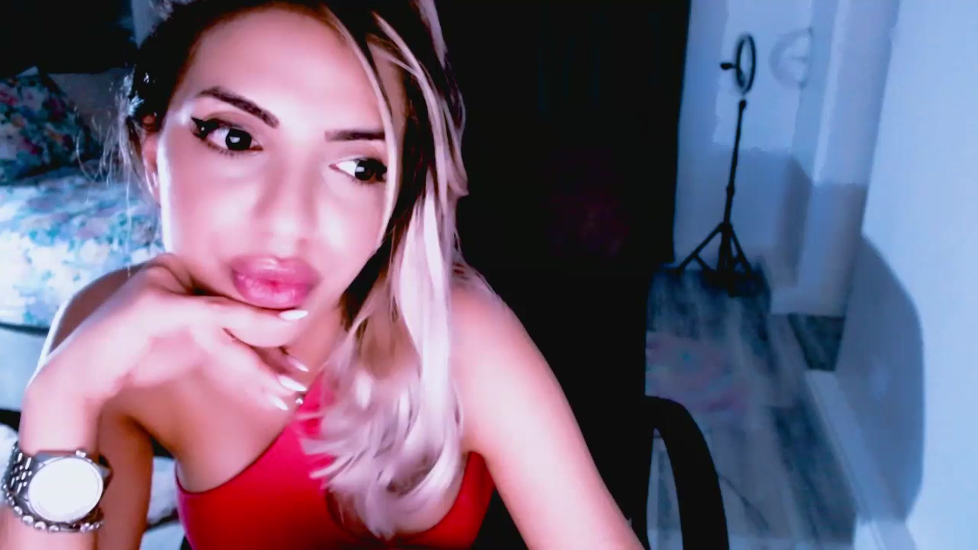 Gallery image thumbnail from Diamondblack5's myfreecams stream on, 07/05/2023, 23:17 image 12 of 20