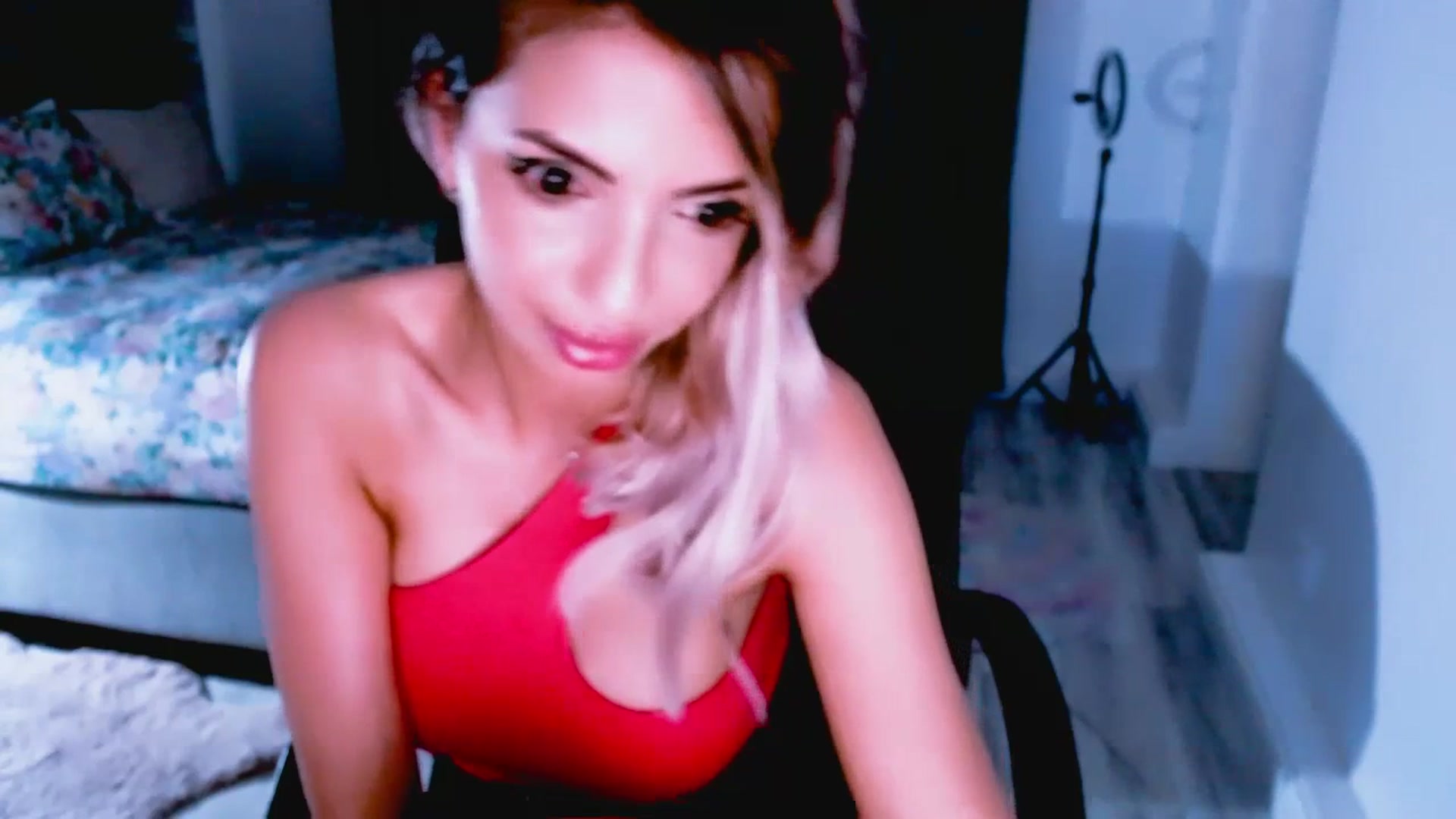 Gallery image thumbnail from Diamondblack5's myfreecams stream on, 07/05/2023, 23:17 image 11 of 20