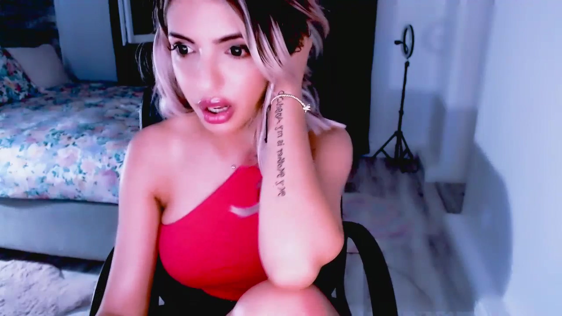 Gallery image thumbnail from Diamondblack5's myfreecams stream on, 07/06/2023, 01:54 image 3 of 20