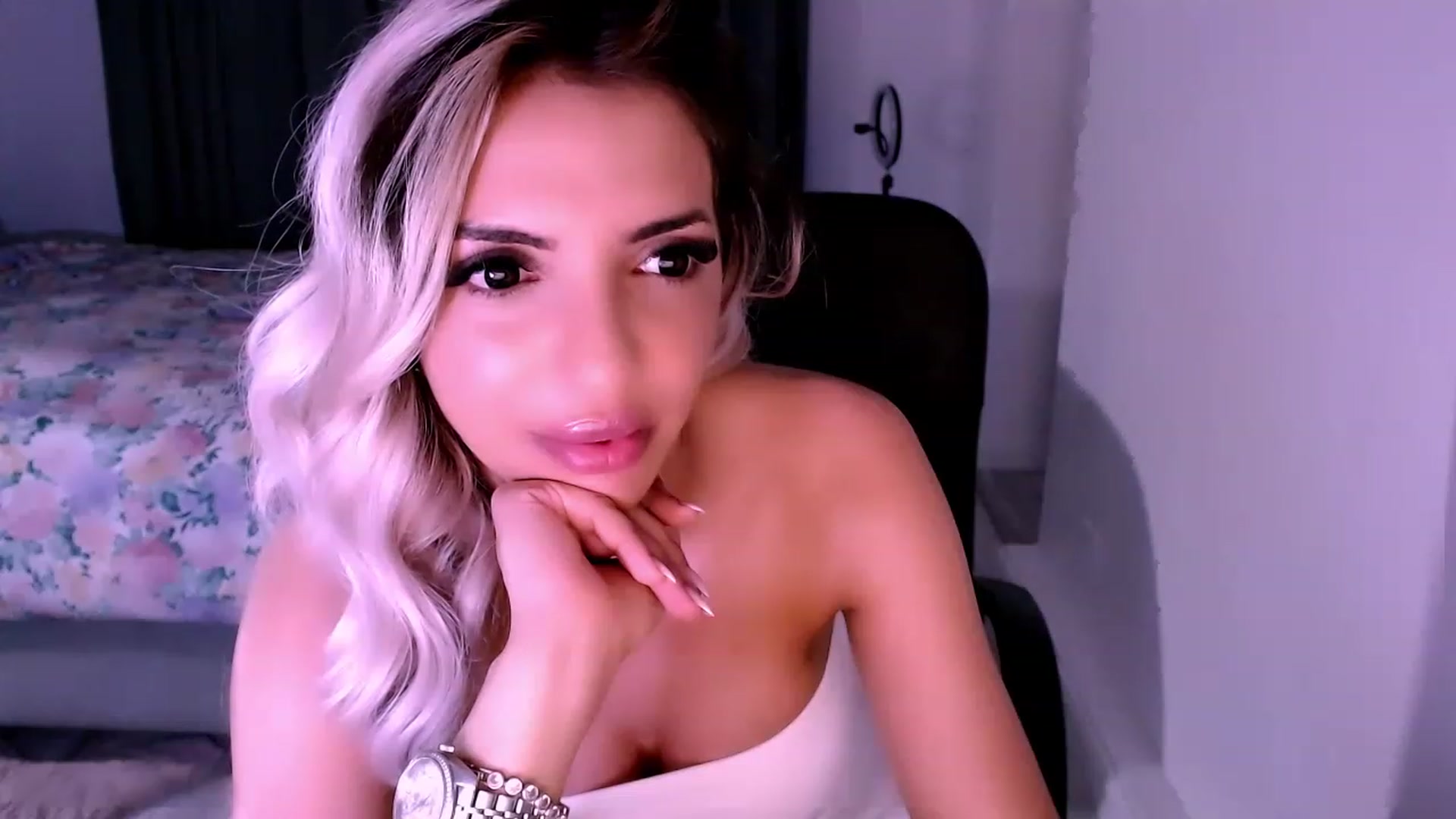 Gallery image thumbnail from Diamondblack5's myfreecams stream on, 07/07/2023, 24:40 image 8 of 20