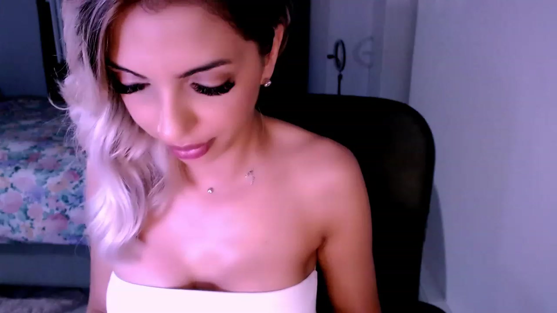 Gallery image thumbnail from Diamondblack5's myfreecams stream on, 07/07/2023, 24:54 image 10 of 20