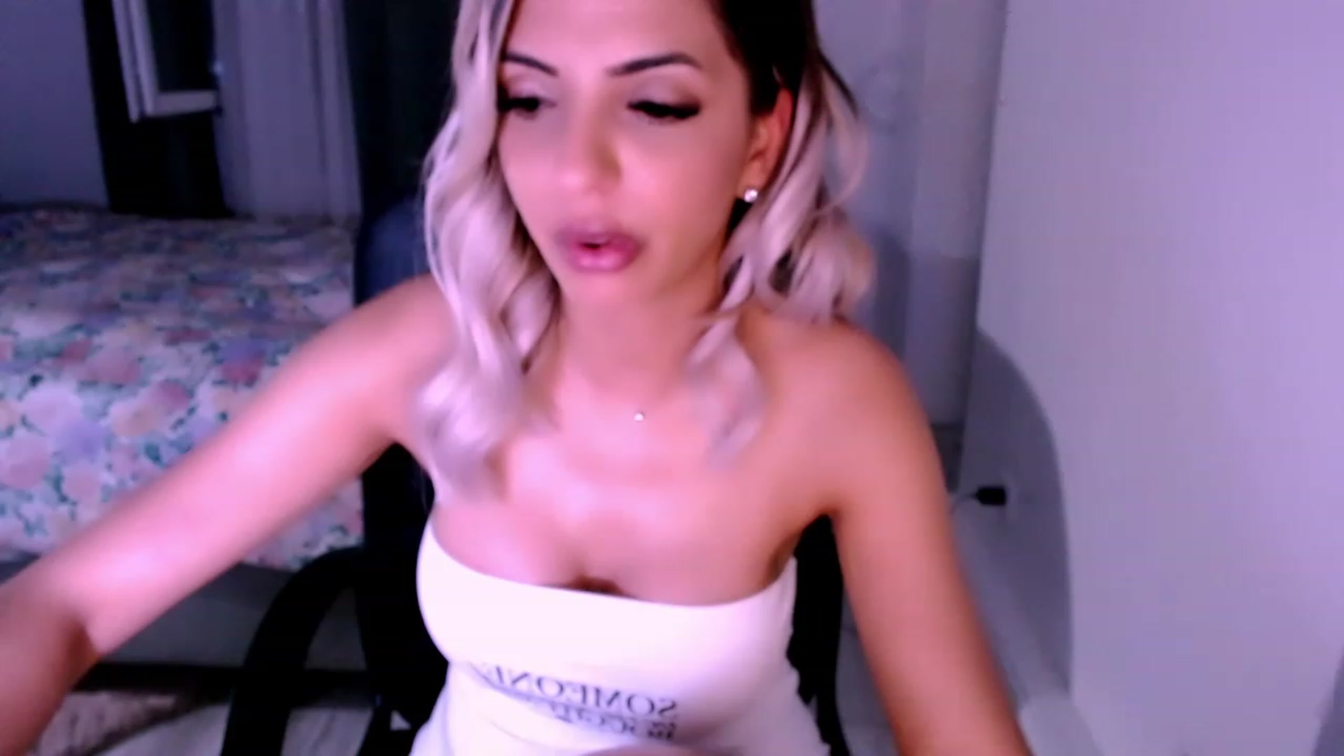Gallery image thumbnail from Diamondblack5's myfreecams stream on, 07/07/2023, 24:54 image 16 of 20