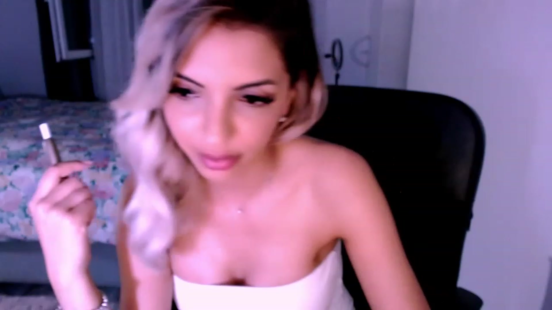 Gallery image thumbnail from Diamondblack5's myfreecams stream on, 07/07/2023, 24:54 image 6 of 20