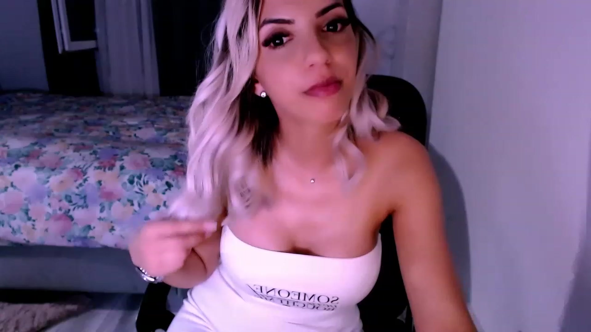 Gallery image thumbnail from Diamondblack5's myfreecams stream on, 07/07/2023, 24:54 image 18 of 20