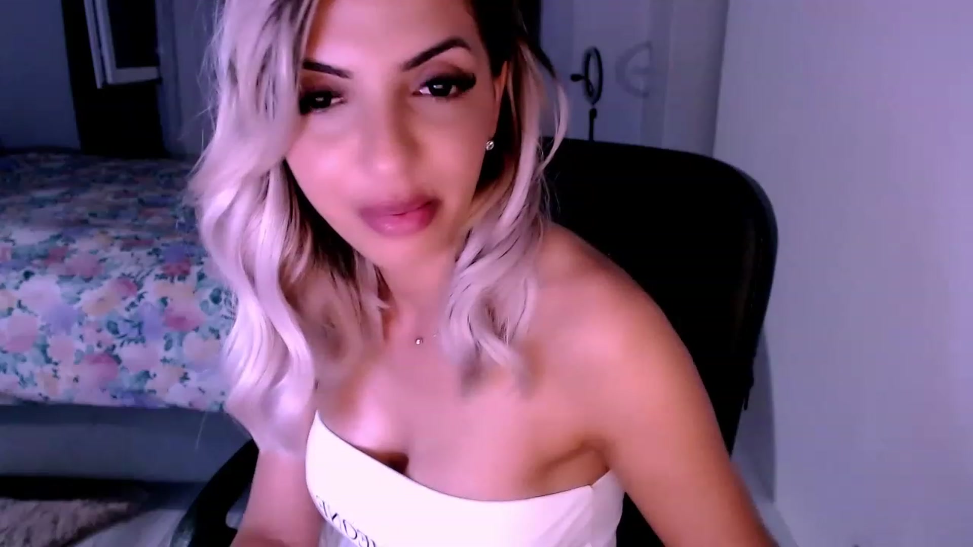 Gallery image thumbnail from Diamondblack5's myfreecams stream on, 07/07/2023, 01:21 image 12 of 20