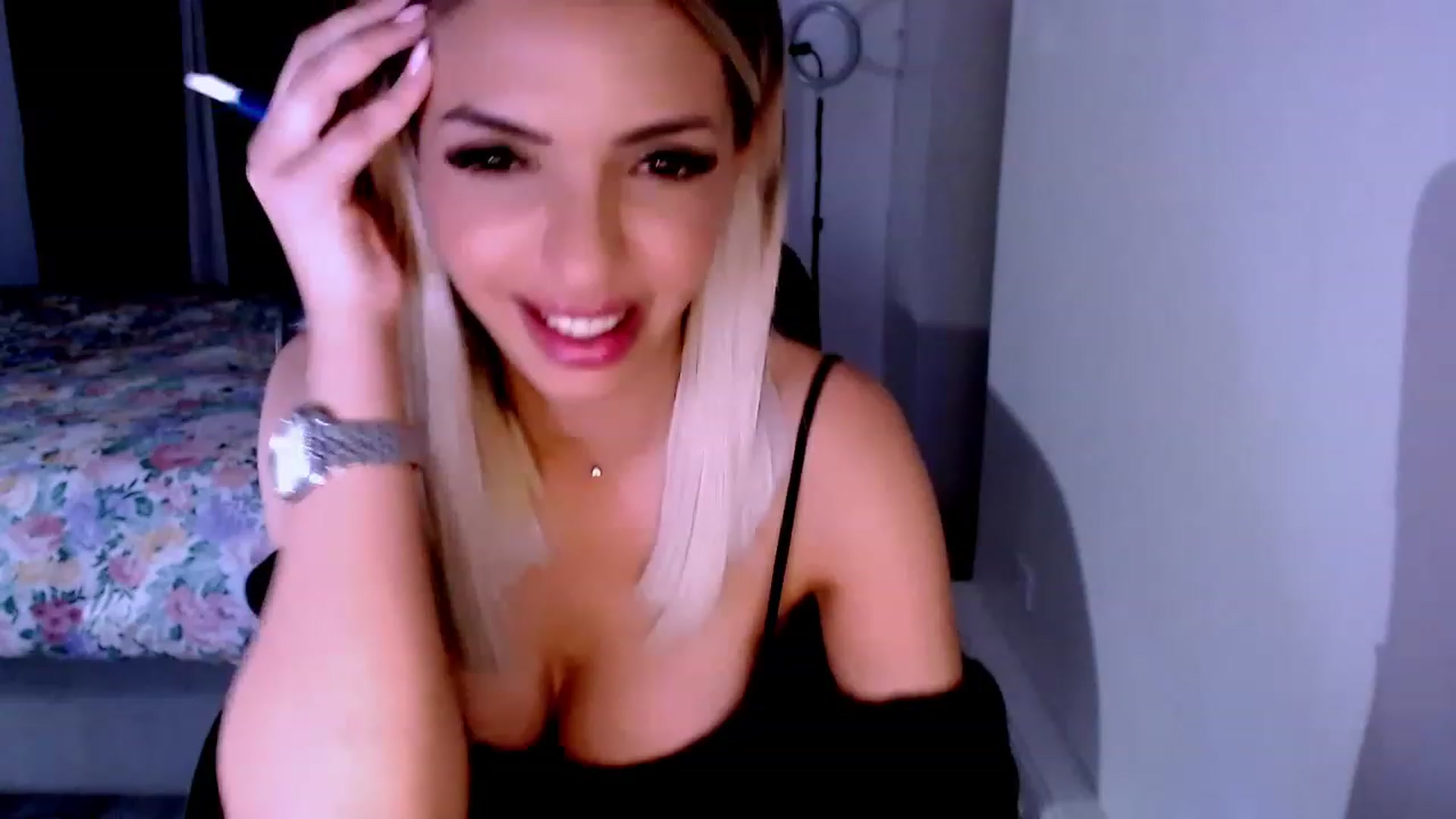 Gallery image thumbnail from Diamondblack5's myfreecams stream on, 07/12/2023, 01:52 image 16 of 20