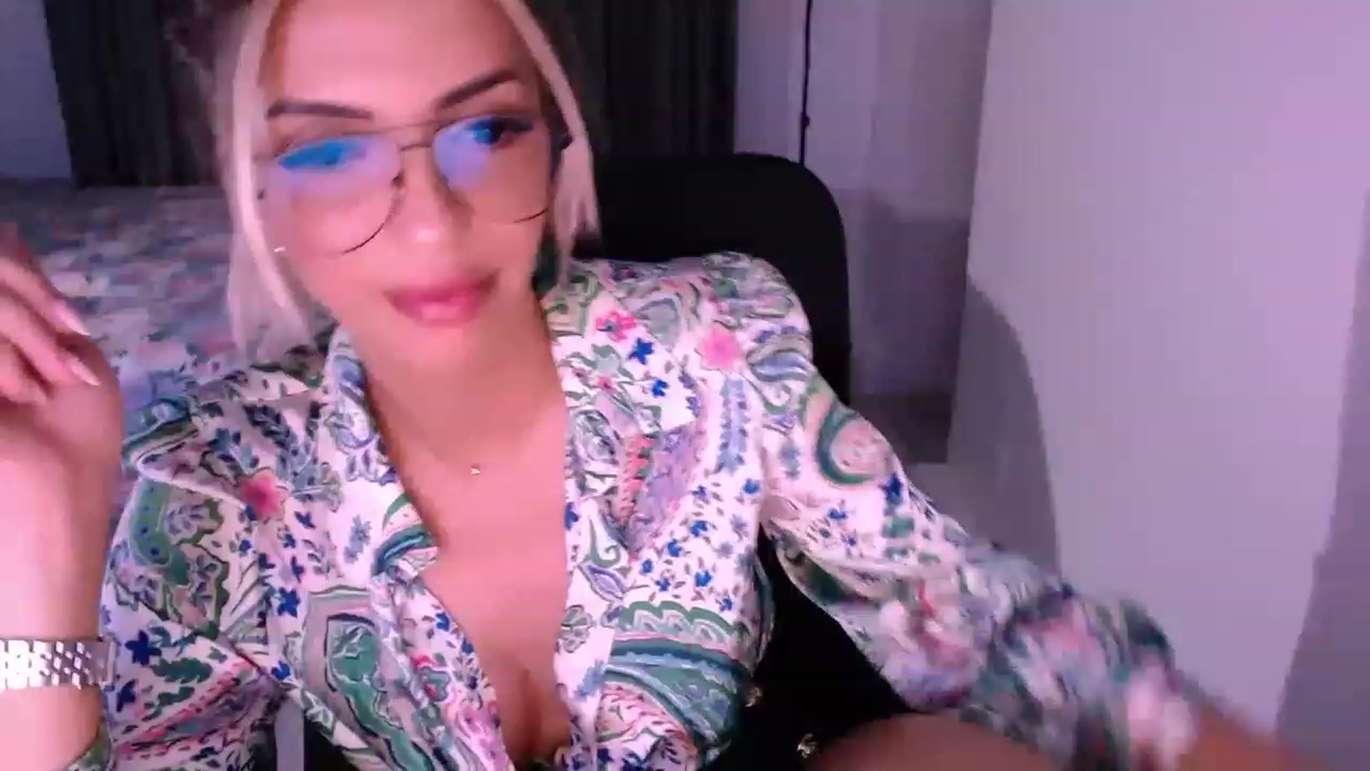 Gallery image thumbnail from Diamondblack5's myfreecams stream on, 07/12/2023, 23:04 image 16 of 20