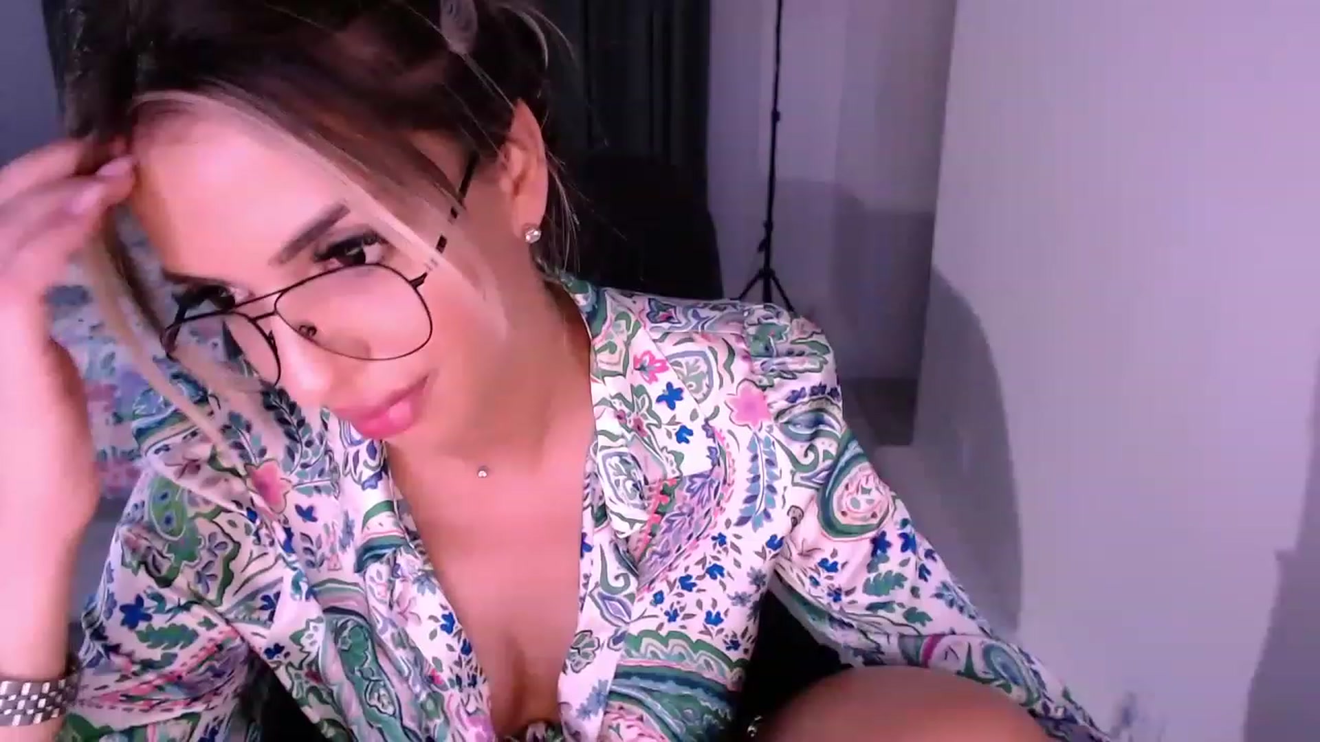 Gallery image thumbnail from Diamondblack5's myfreecams stream on, 07/12/2023, 23:04 image 18 of 20