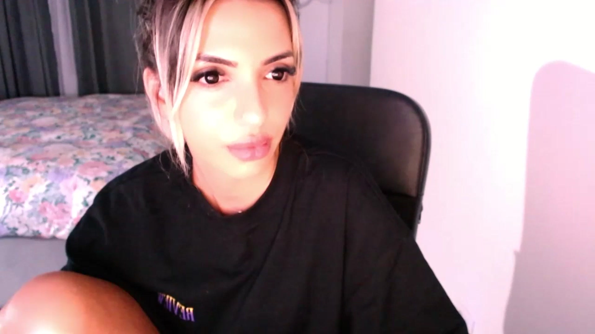 Gallery image thumbnail from Diamondblack5's myfreecams stream on, 07/14/2023, 24:45 image 7 of 20