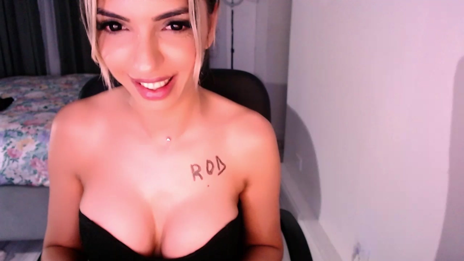 Gallery image thumbnail from Diamondblack5's myfreecams stream on, 07/14/2023, 24:45 image 19 of 20