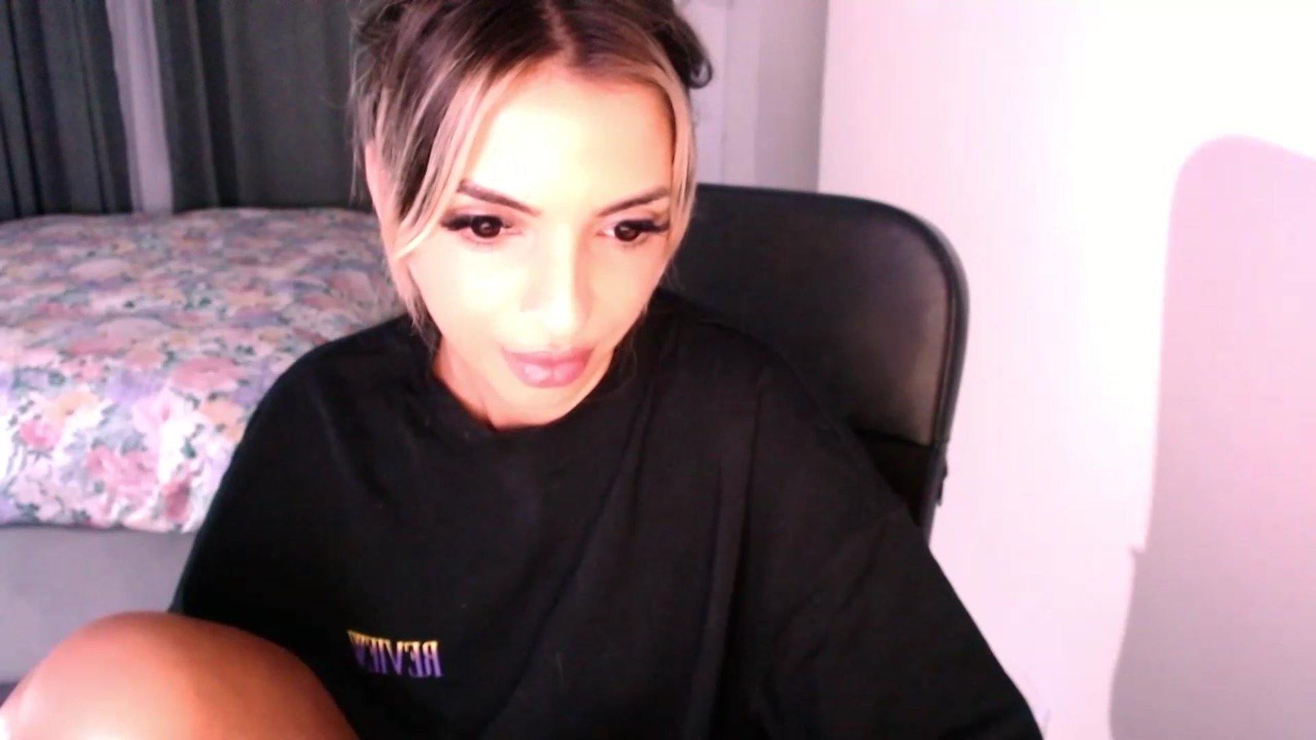 Gallery image thumbnail from Diamondblack5's myfreecams stream on, 07/14/2023, 24:45 image 13 of 20