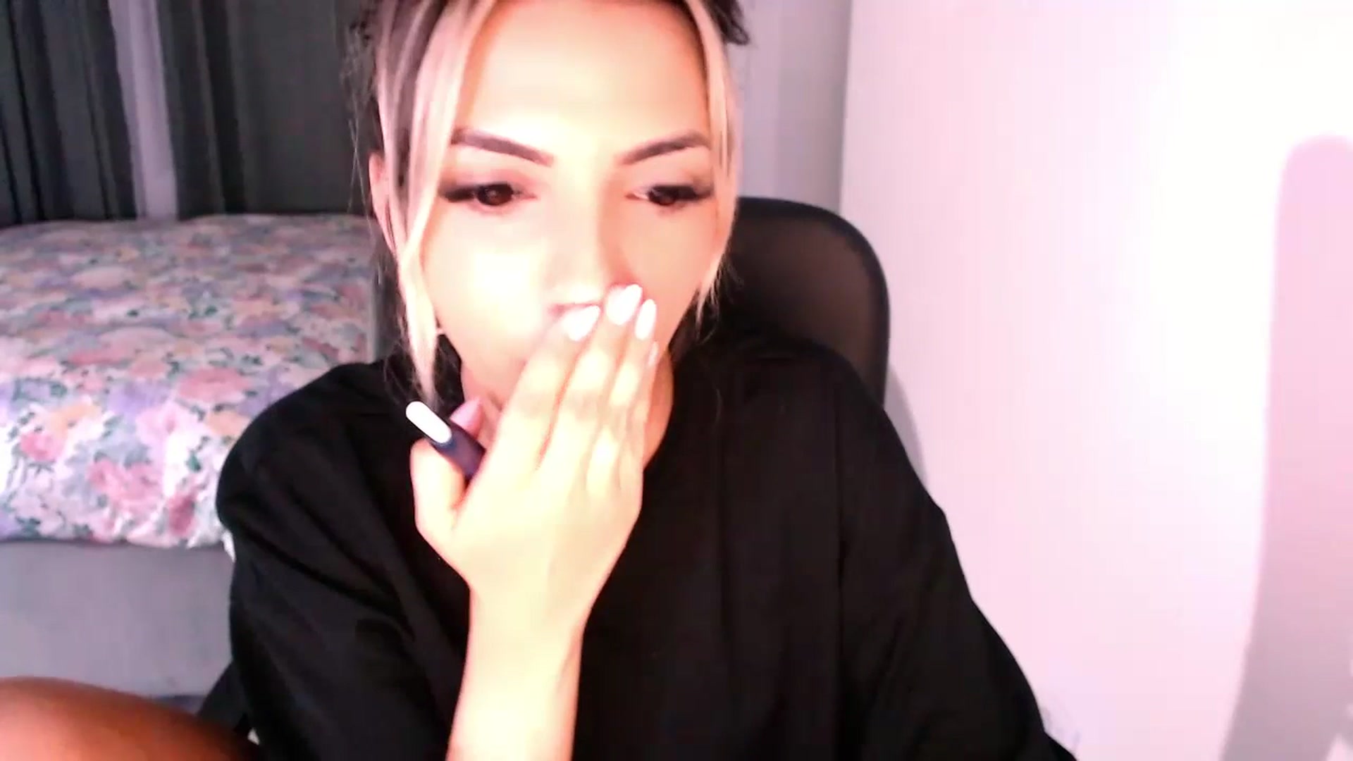 Gallery image thumbnail from Diamondblack5's myfreecams stream on, 07/14/2023, 24:45 image 6 of 20