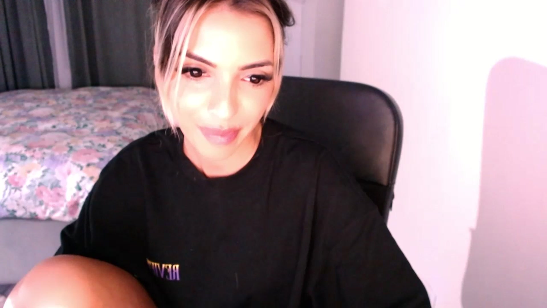 Gallery image thumbnail from Diamondblack5's myfreecams stream on, 07/14/2023, 24:45 image 11 of 20