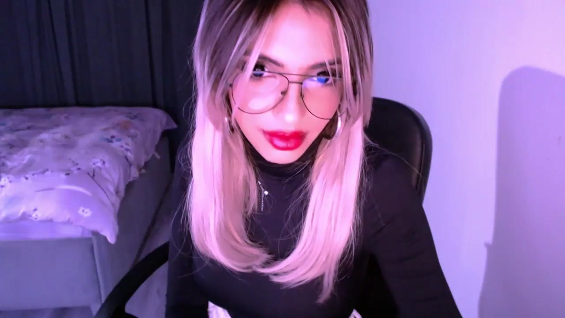 Gallery image thumbnail from Diamondblack5's myfreecams stream on, 08/02/2023, 23:59 image 2 of 20