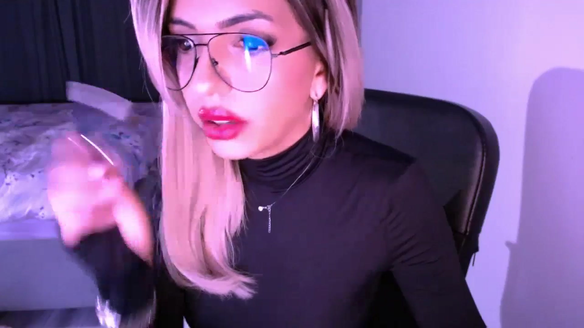 Gallery image thumbnail from Diamondblack5's myfreecams stream on, 08/02/2023, 23:59 image 15 of 20