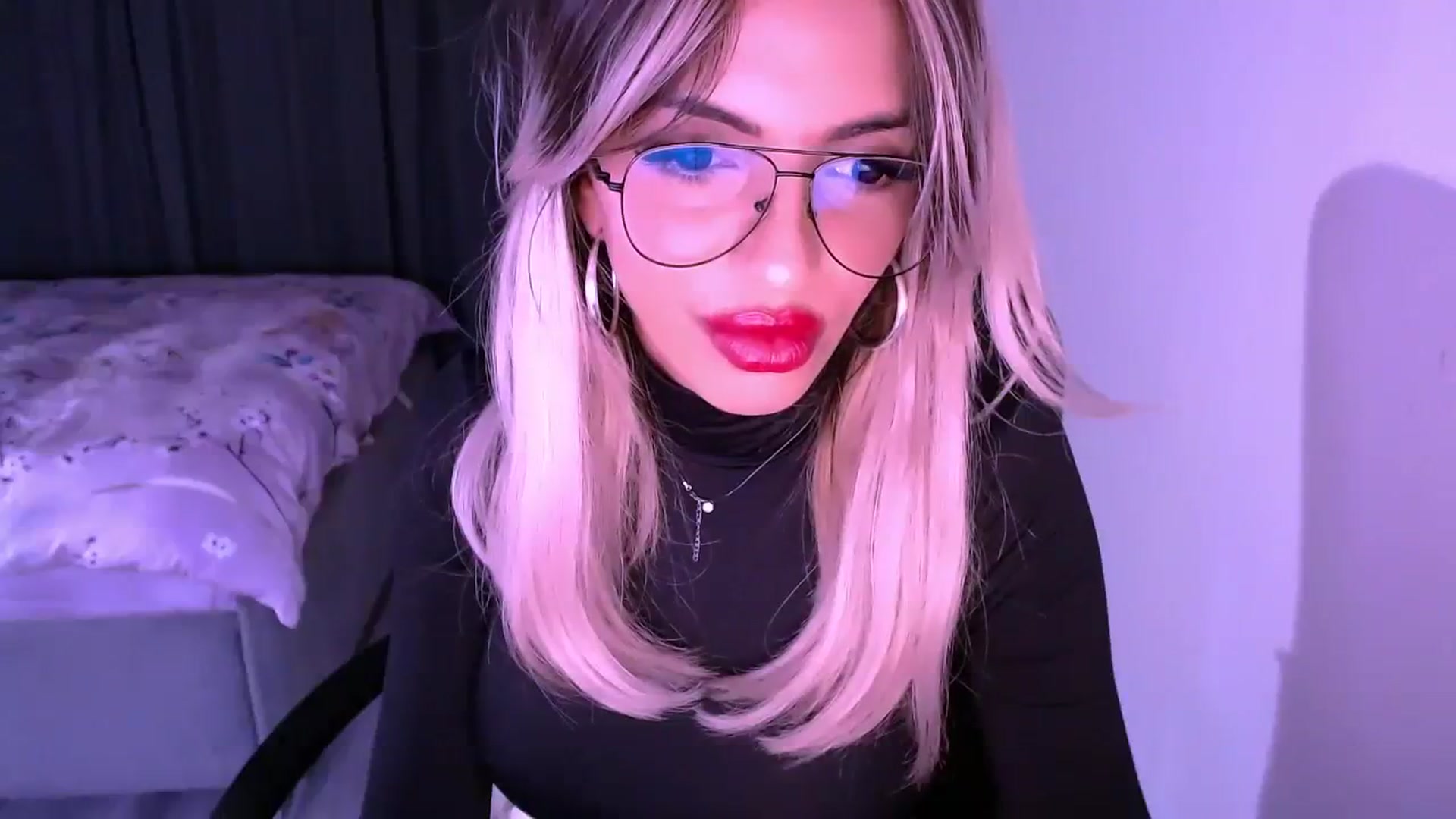 Gallery image thumbnail from Diamondblack5's myfreecams stream on, 08/02/2023, 23:59 image 3 of 20