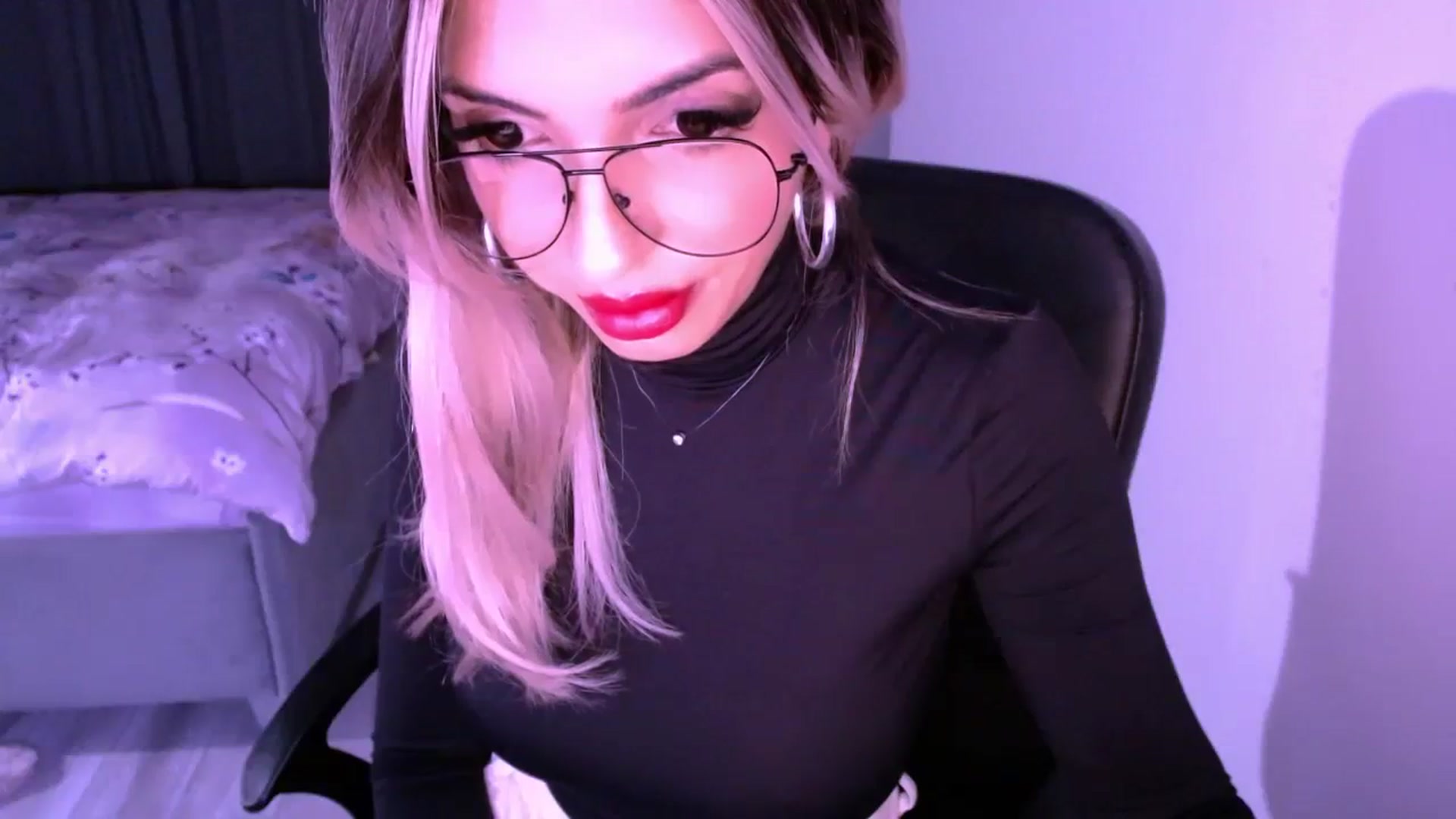 Gallery image thumbnail from Diamondblack5's myfreecams stream on, 08/02/2023, 23:59 image 9 of 20