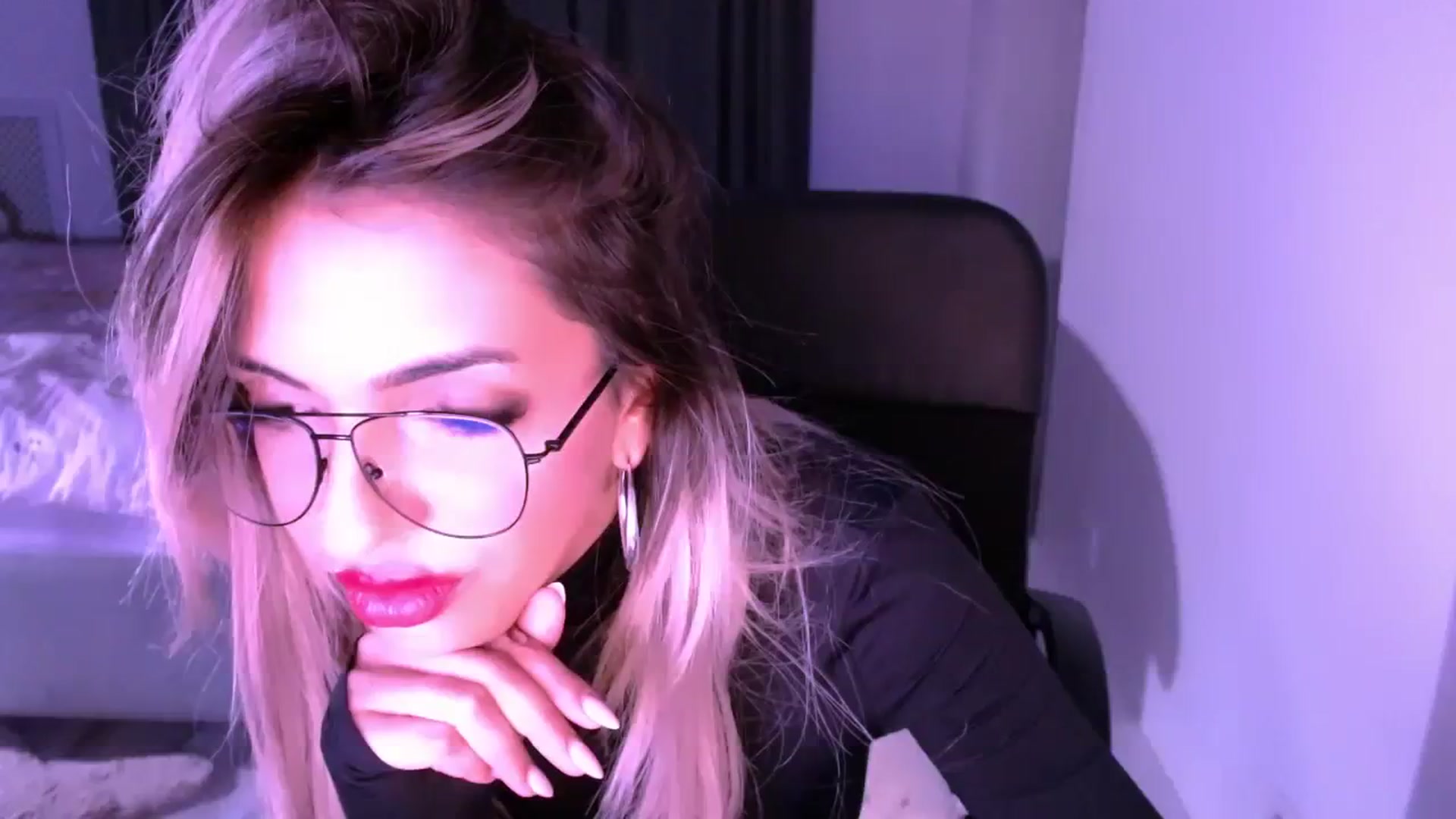 Gallery image thumbnail from Diamondblack5's myfreecams stream on, 08/03/2023, 01:55 image 9 of 20