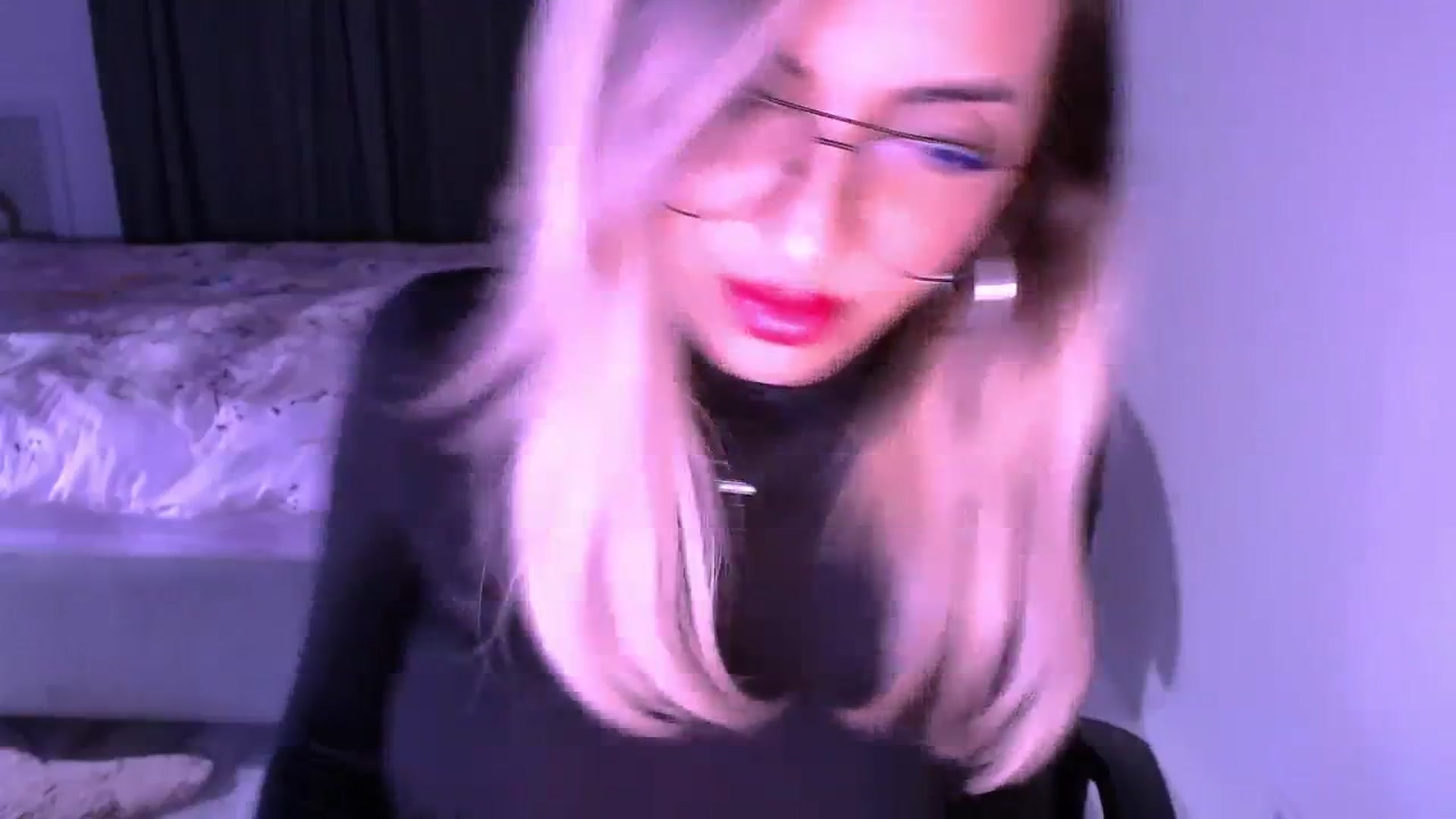 Gallery image thumbnail from Diamondblack5's myfreecams stream on, 08/03/2023, 01:55 image 10 of 20