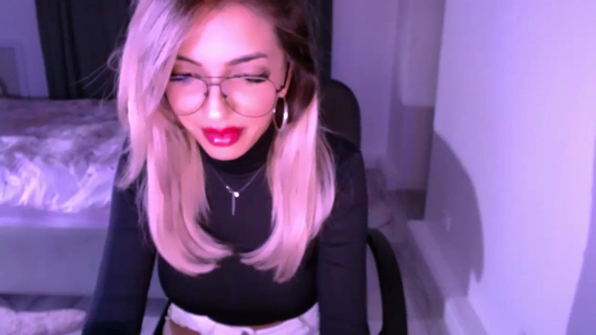 Gallery image thumbnail from Diamondblack5's myfreecams stream on, 08/03/2023, 01:55 image 13 of 20