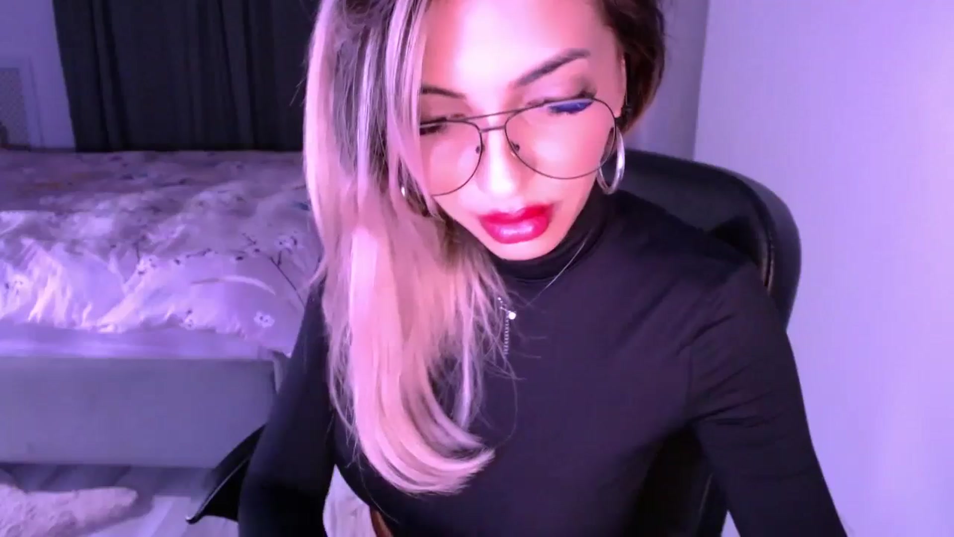 Gallery image thumbnail from Diamondblack5's myfreecams stream on, 08/03/2023, 02:49 image 16 of 20