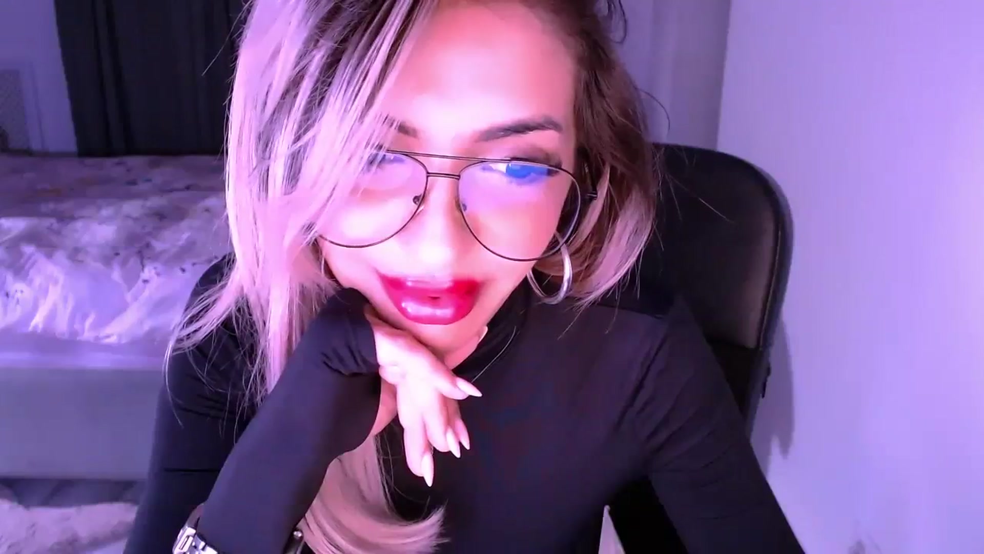 Gallery image thumbnail from Diamondblack5's myfreecams stream on, 08/03/2023, 02:49 image 13 of 20