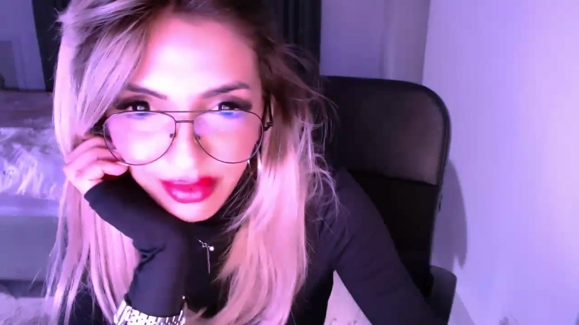 Gallery image thumbnail from Diamondblack5's myfreecams stream on, 08/03/2023, 02:49 image 9 of 20