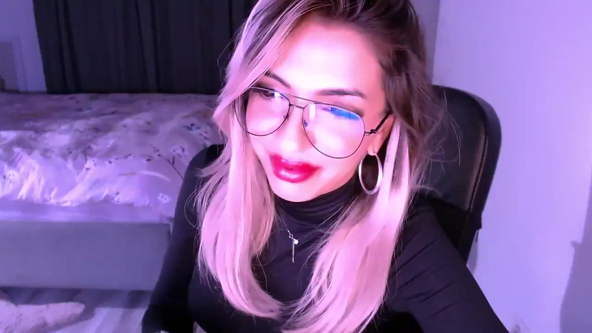 Gallery image thumbnail from Diamondblack5's myfreecams stream on, 08/03/2023, 02:49 image 1 of 20