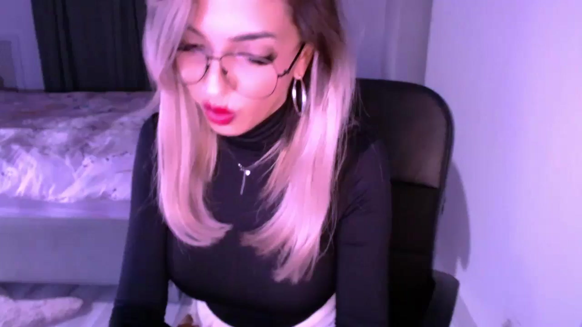 Gallery image thumbnail from Diamondblack5's myfreecams stream on, 08/03/2023, 02:49 image 10 of 20