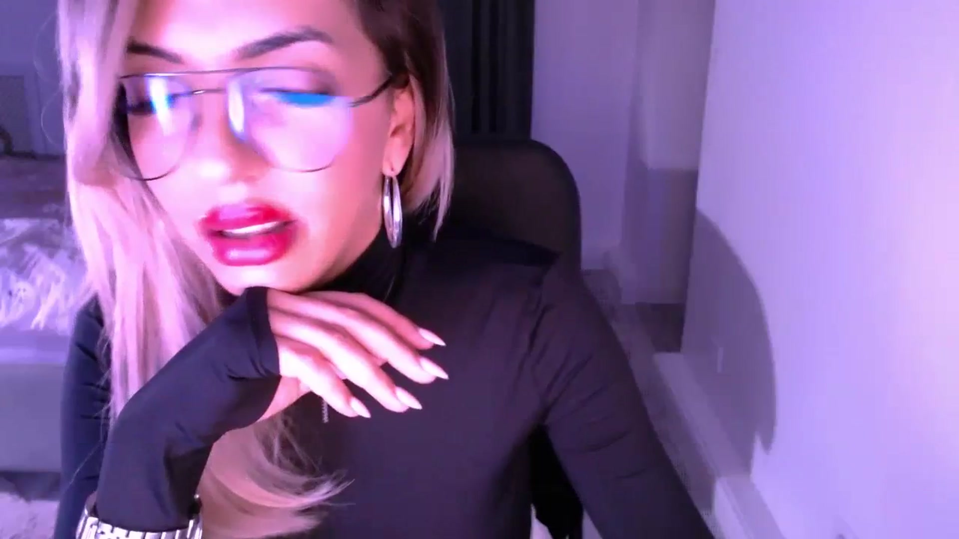 Gallery image thumbnail from Diamondblack5's myfreecams stream on, 08/03/2023, 02:49 image 18 of 20