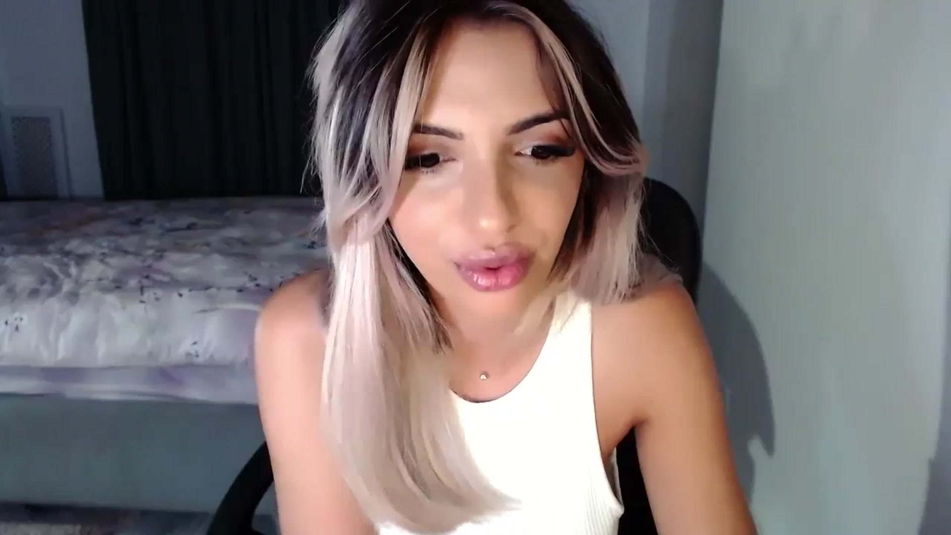 Gallery image thumbnail from Diamondblack5's myfreecams stream on, 08/04/2023, 01:29 image 3 of 20