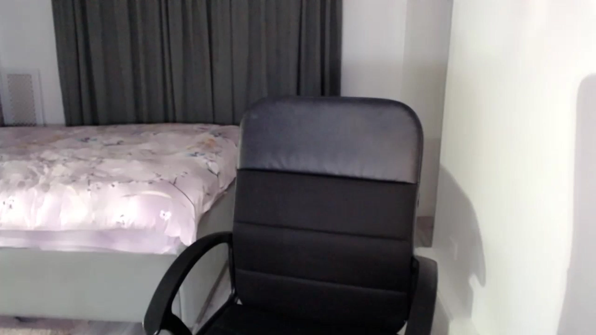 Gallery image thumbnail from Diamondblack5's myfreecams stream on, 08/04/2023, 01:29 image 19 of 20