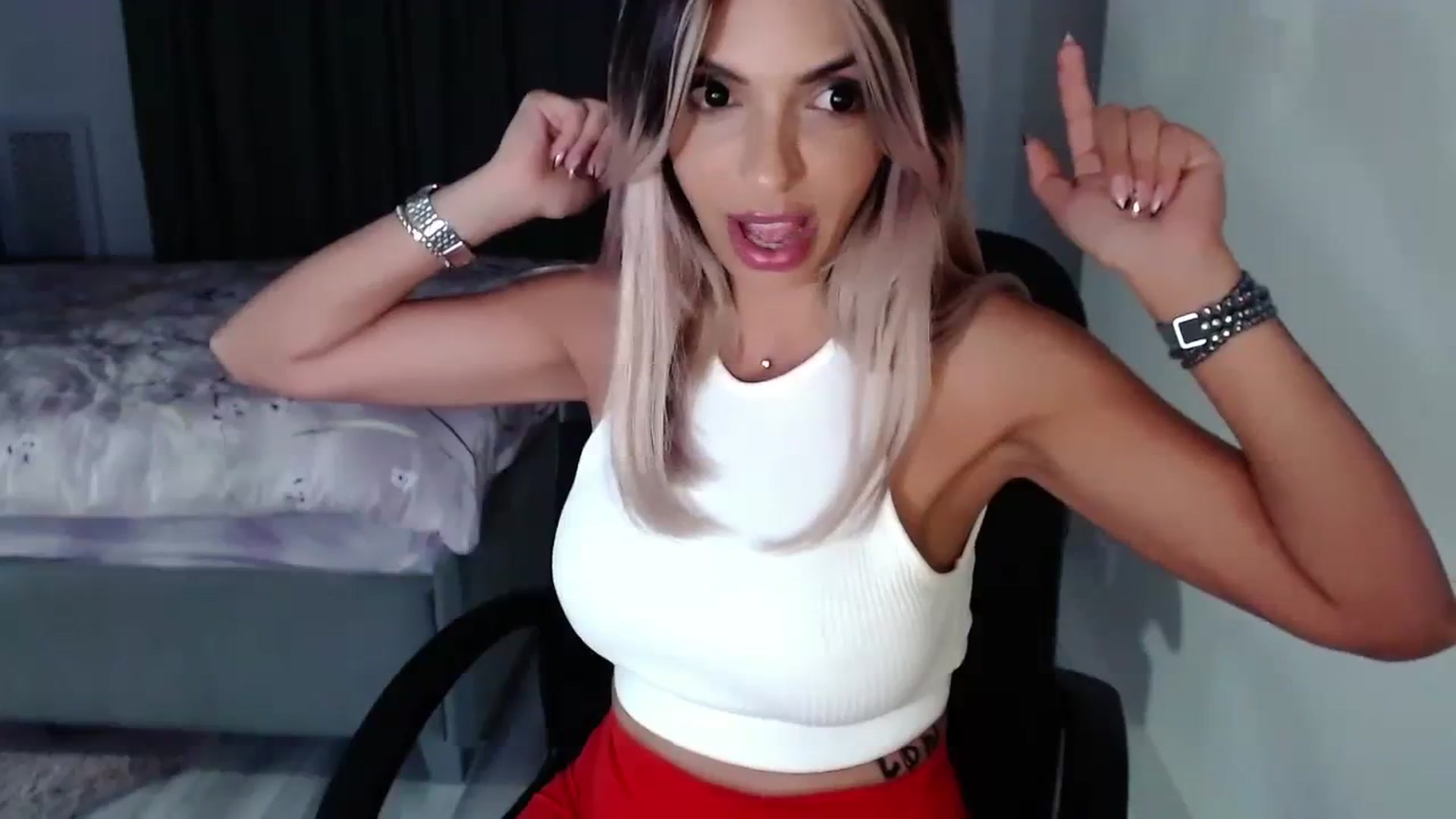 Gallery image thumbnail from Diamondblack5's myfreecams stream on, 08/04/2023, 03:30 image 3 of 20