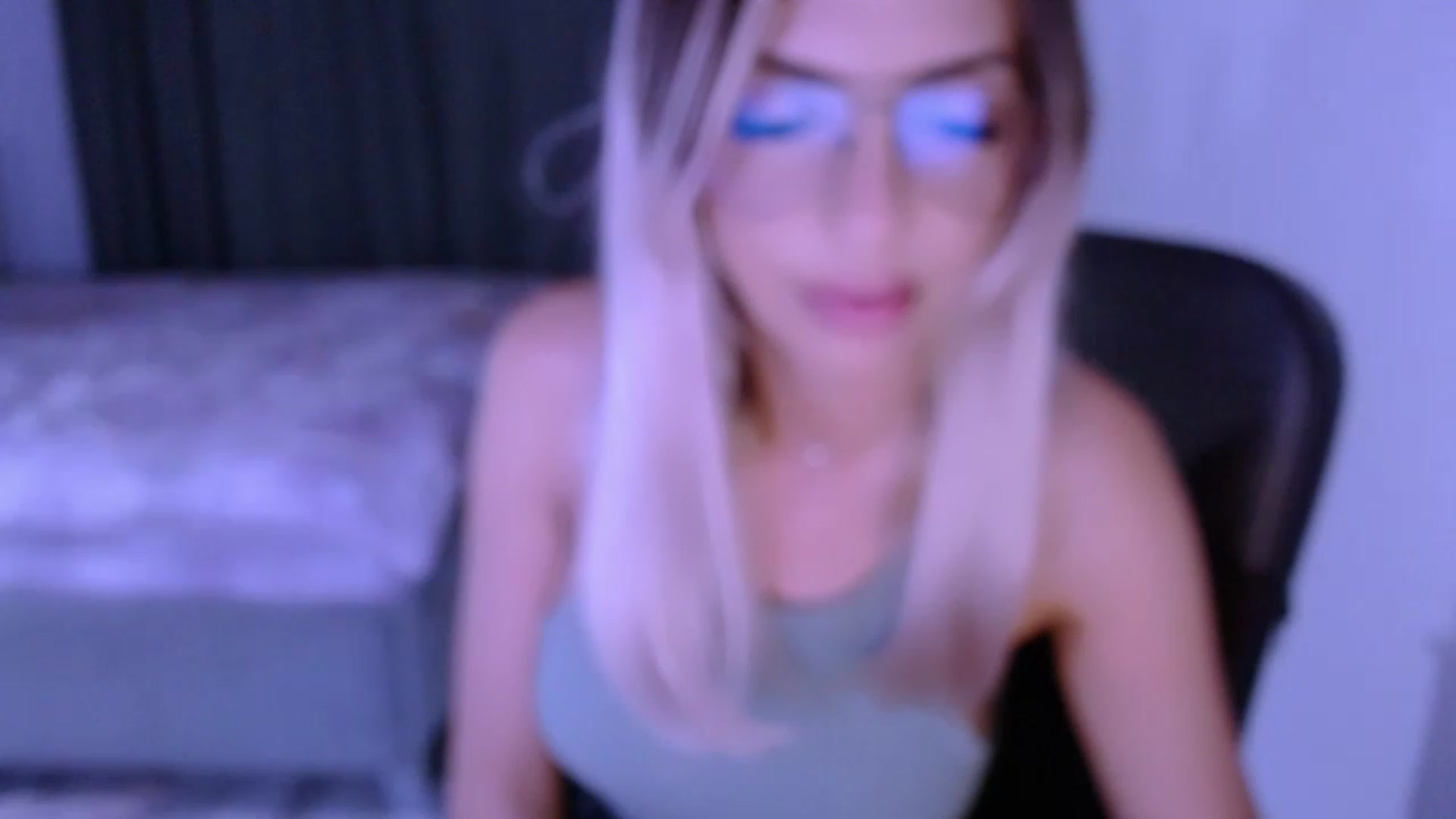 Gallery image thumbnail from Diamondblack5's myfreecams stream on, 08/05/2023, 24:29 image 10 of 20