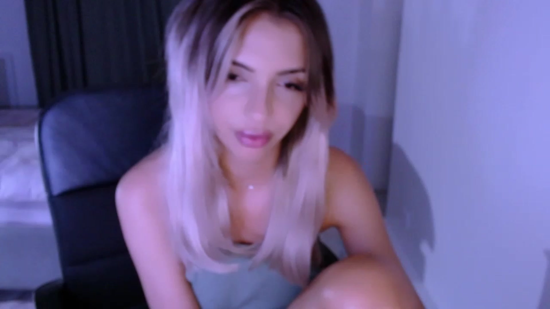 Gallery image thumbnail from Diamondblack5's myfreecams stream on, 08/05/2023, 02:34 image 17 of 20