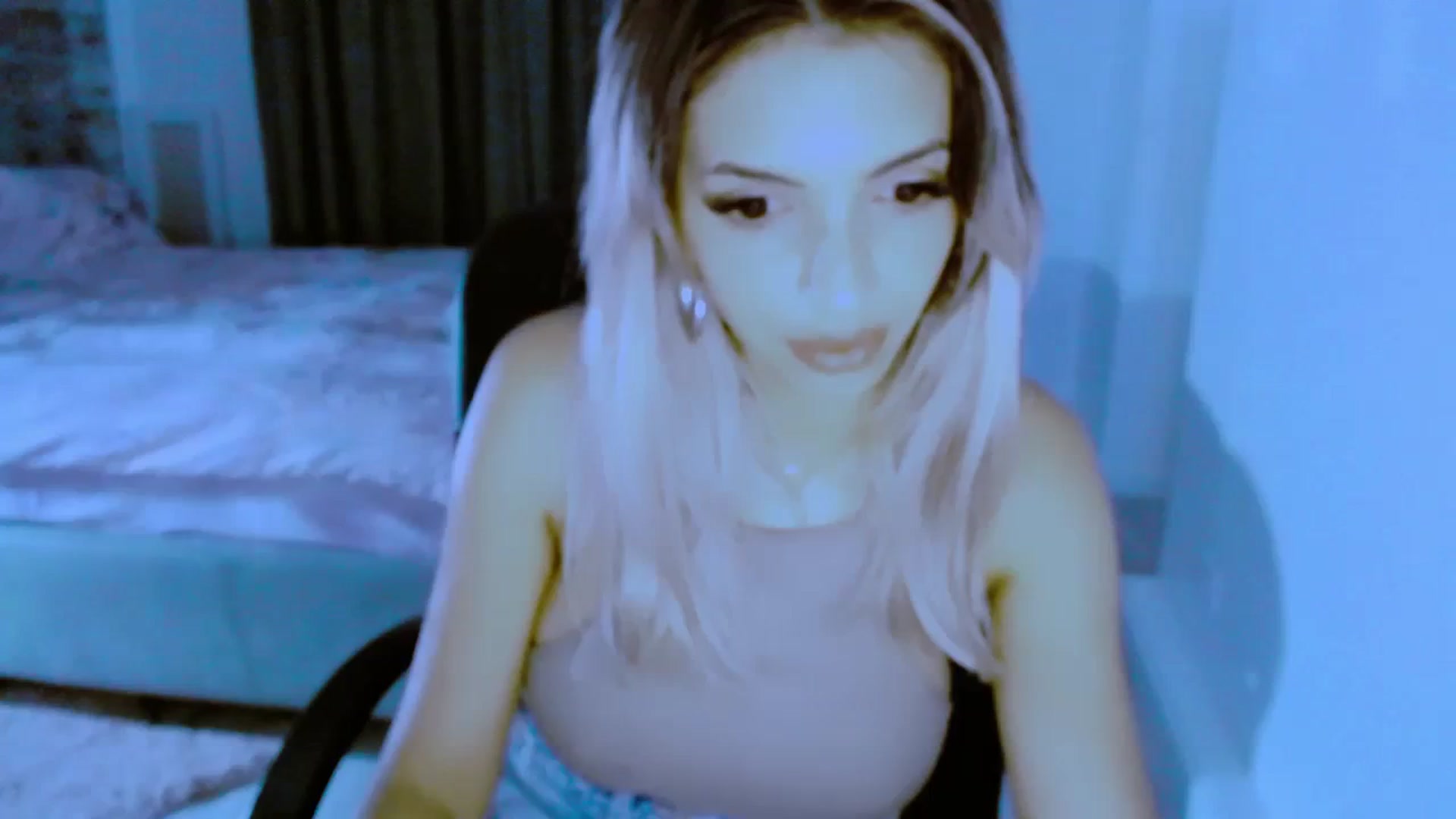 Gallery image thumbnail from Diamondblack5's myfreecams stream on, 08/07/2023, 24:49 image 15 of 20