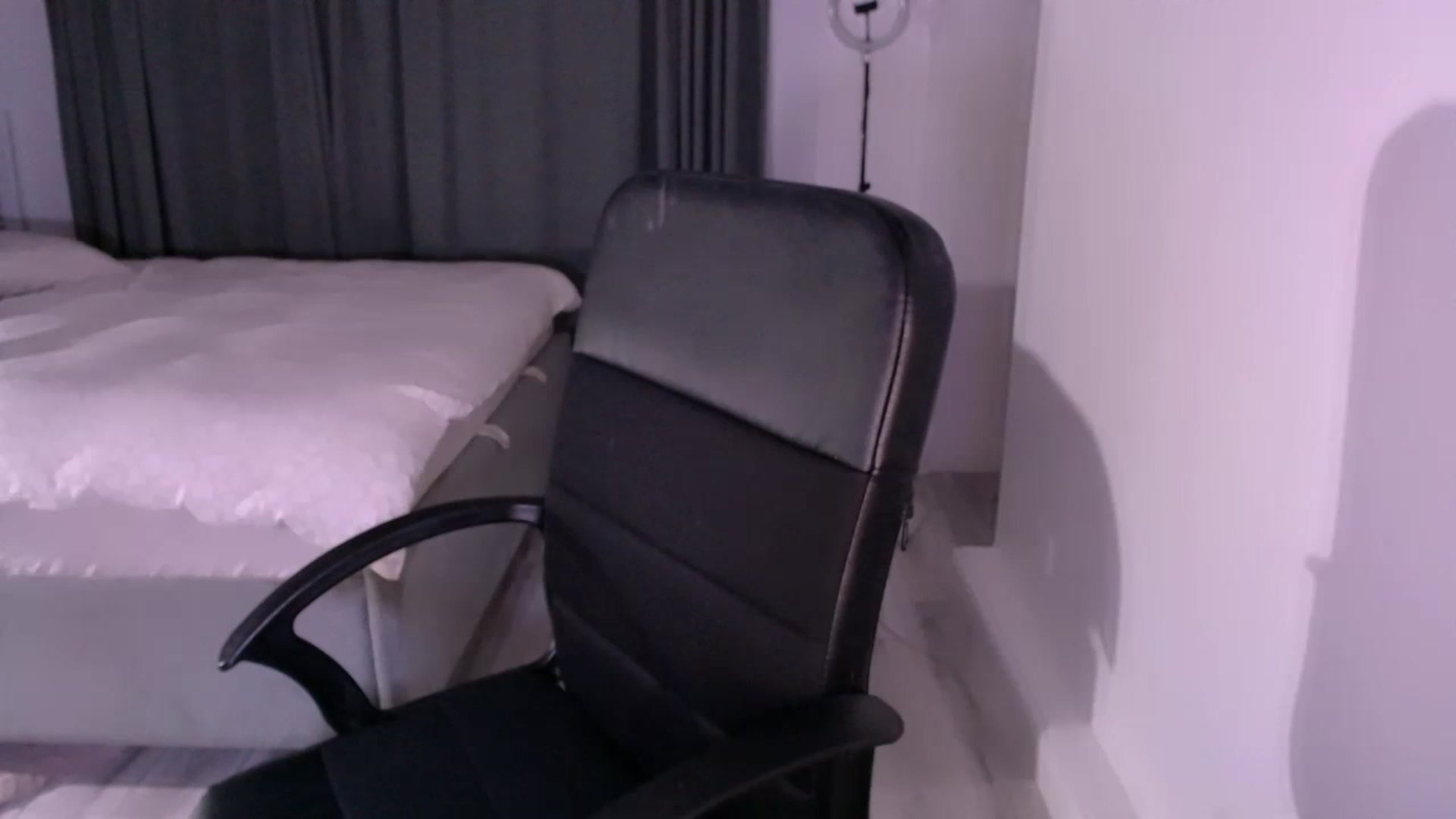 Gallery image thumbnail from Diamondblack5's myfreecams stream on, 08/13/2023, 24:03 image 20 of 20