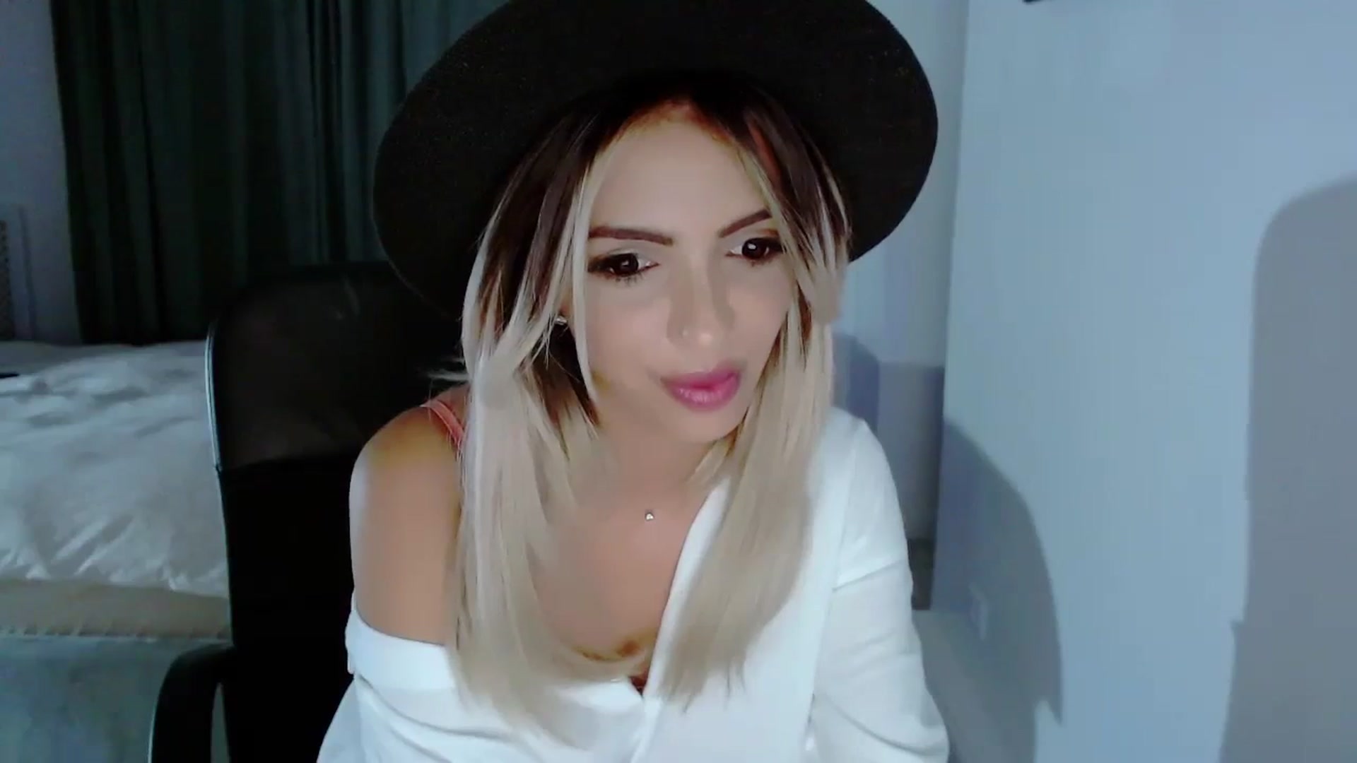 Gallery image thumbnail from Diamondblack5's myfreecams stream on, 08/13/2023, 23:31 image 20 of 20