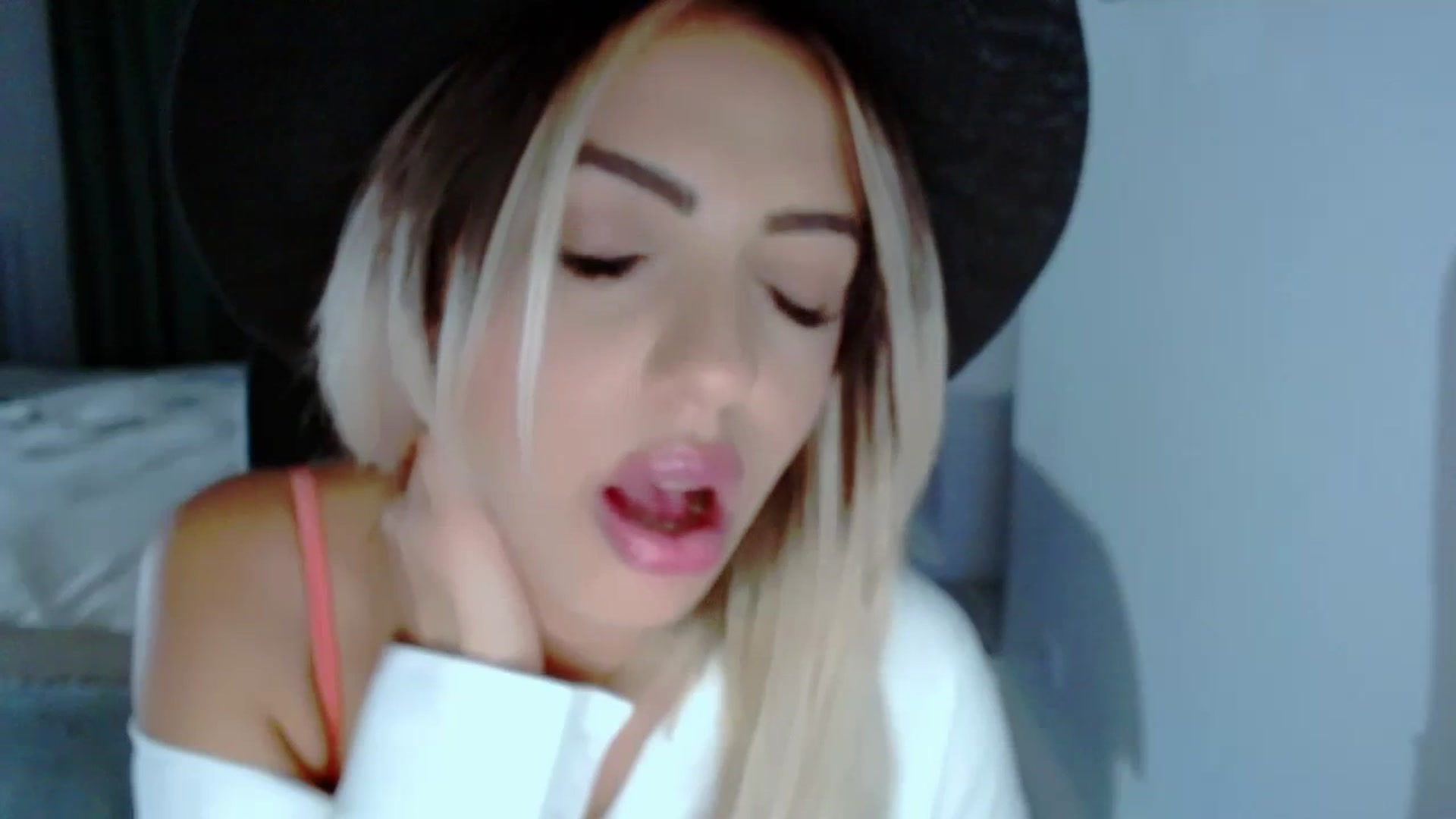 Gallery image thumbnail from Diamondblack5's myfreecams stream on, 08/13/2023, 23:31 image 17 of 20