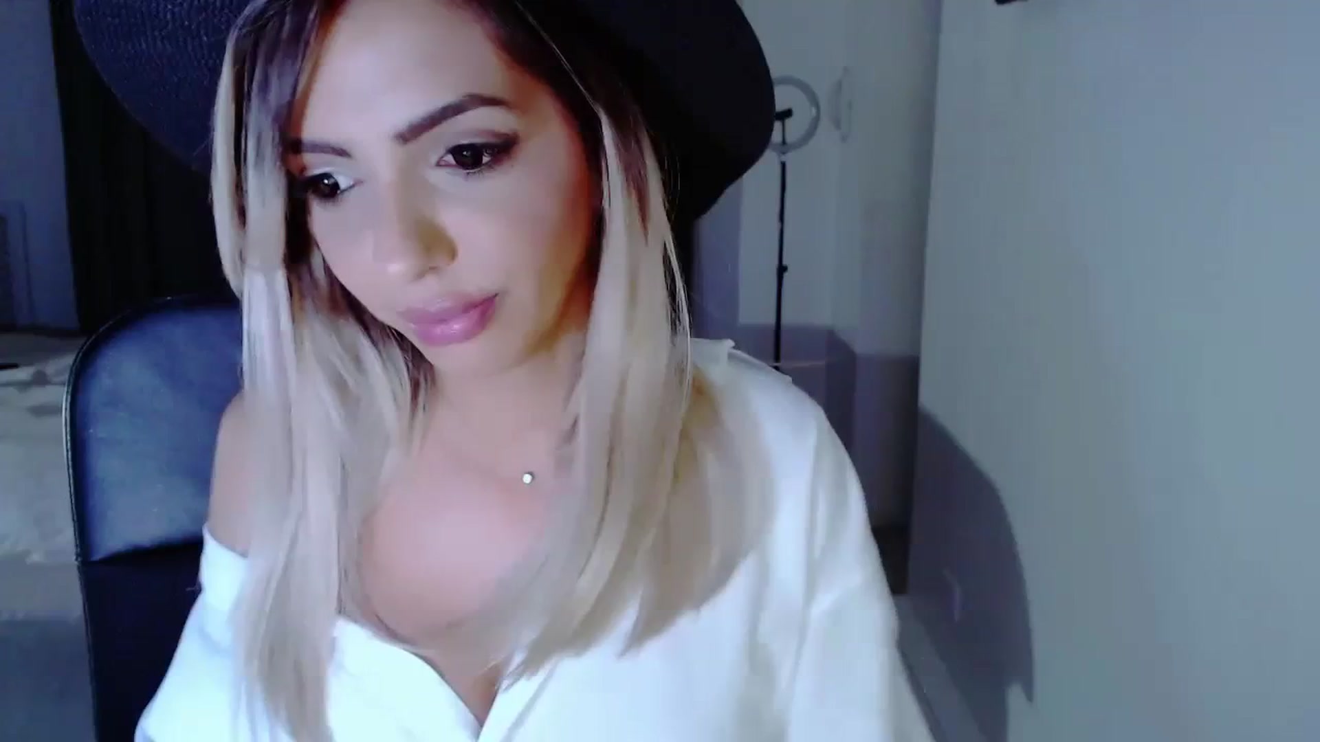 Gallery image thumbnail from Diamondblack5's myfreecams stream on, 08/13/2023, 23:31 image 11 of 20