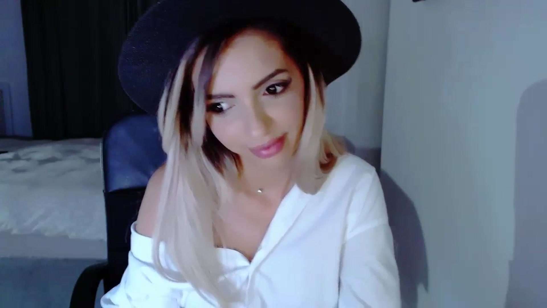 Gallery image thumbnail from Diamondblack5's myfreecams stream on, 08/13/2023, 23:31 image 2 of 20