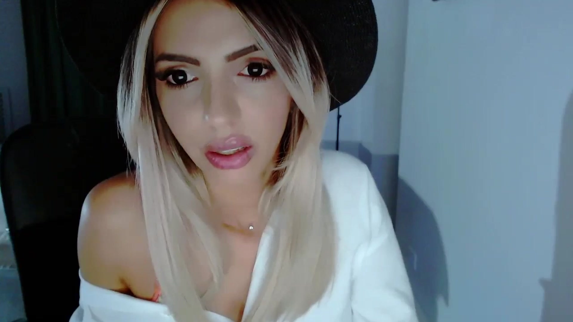 Gallery image thumbnail from Diamondblack5's myfreecams stream on, 08/13/2023, 23:31 image 16 of 20