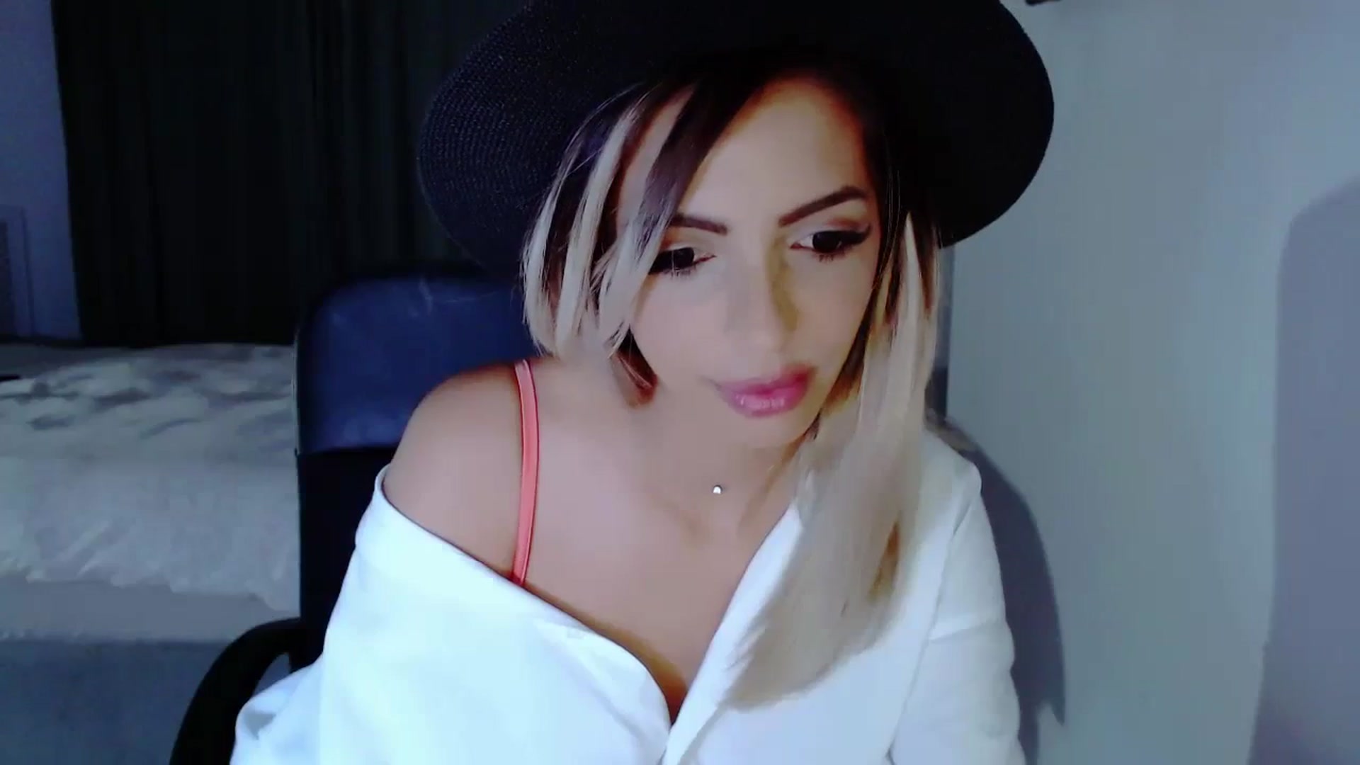 Gallery image thumbnail from Diamondblack5's myfreecams stream on, 08/13/2023, 23:31 image 6 of 20