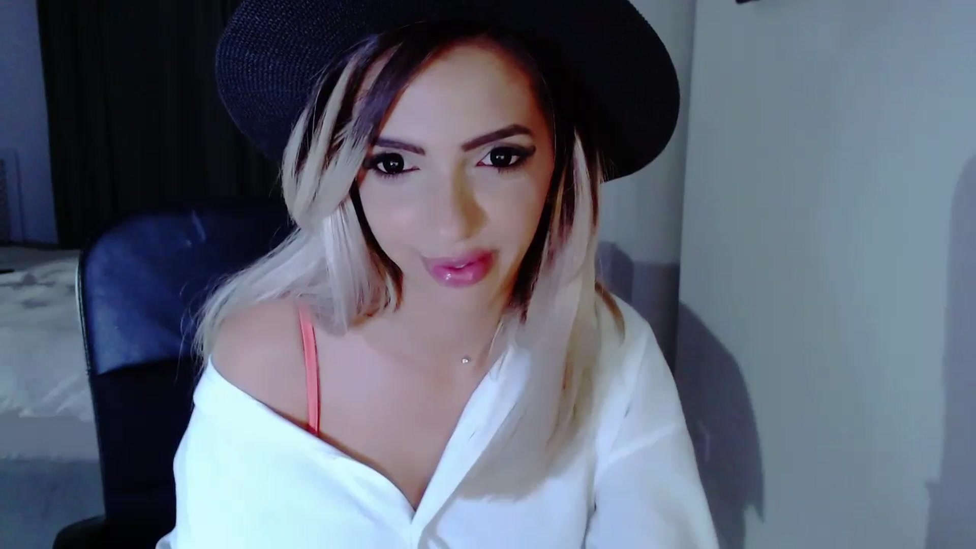 Gallery image thumbnail from Diamondblack5's myfreecams stream on, 08/13/2023, 23:31 image 4 of 20