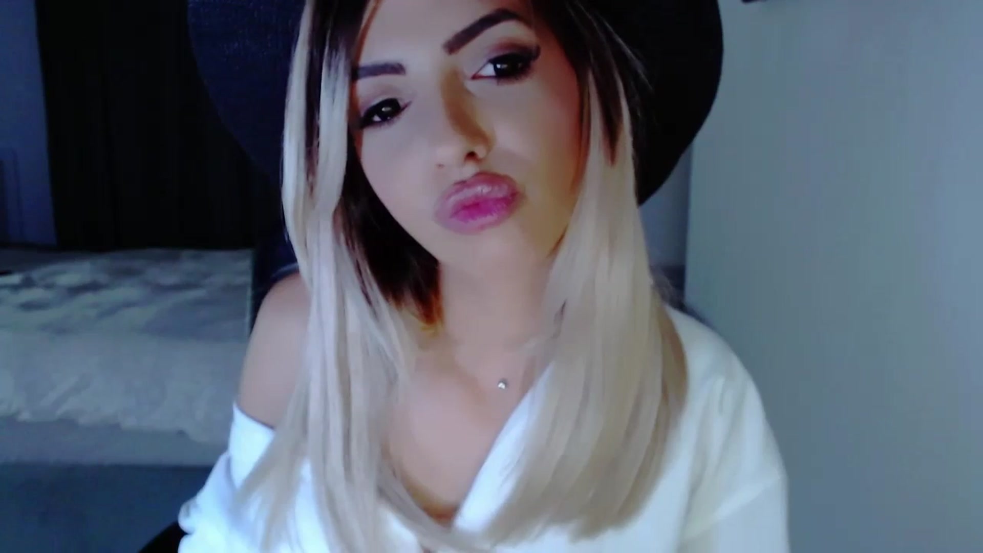 Gallery image thumbnail from Diamondblack5's myfreecams stream on, 08/13/2023, 23:31 image 8 of 20