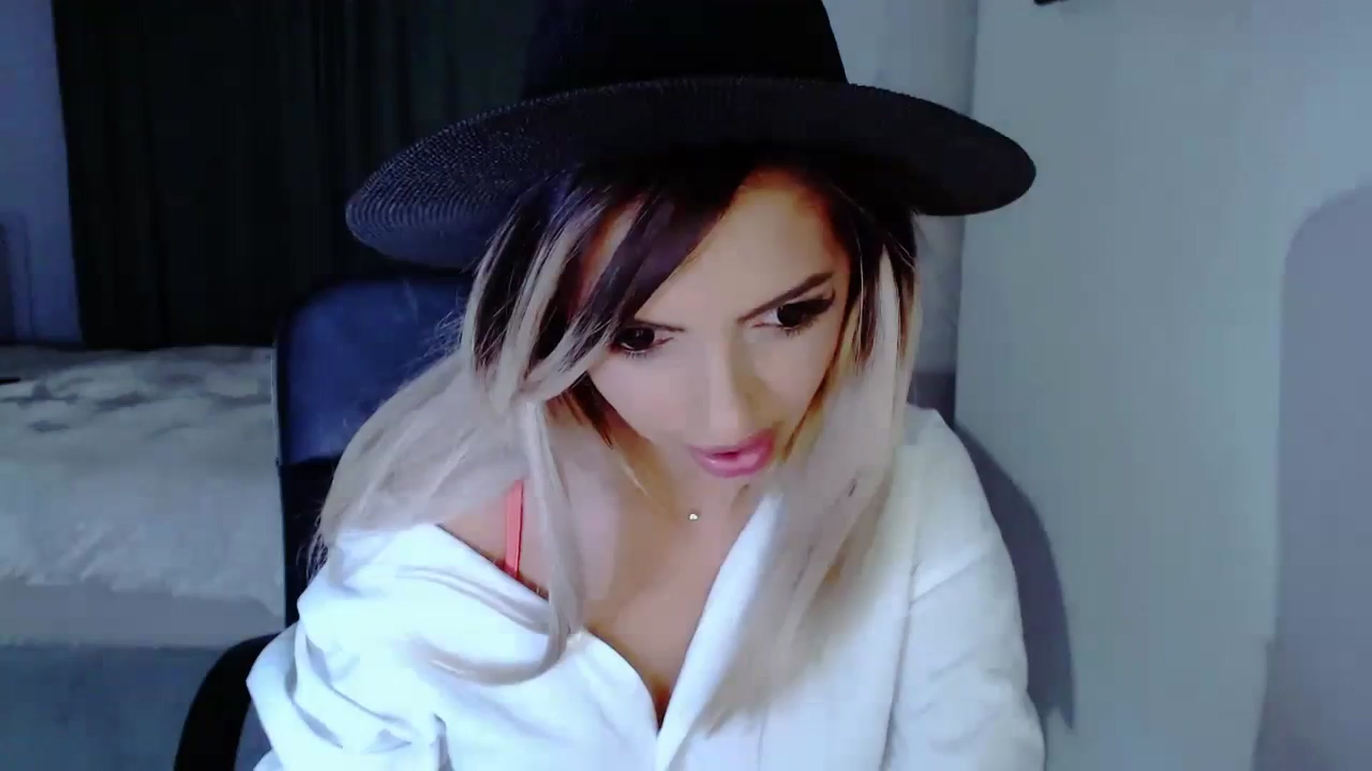 Gallery image thumbnail from Diamondblack5's myfreecams stream on, 08/13/2023, 23:31 image 7 of 20