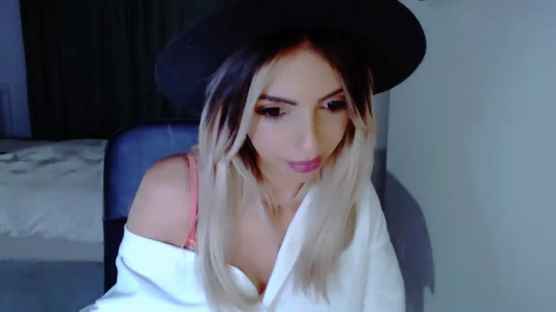 Gallery image thumbnail from Diamondblack5's myfreecams stream on, 08/13/2023, 23:59 image 18 of 20