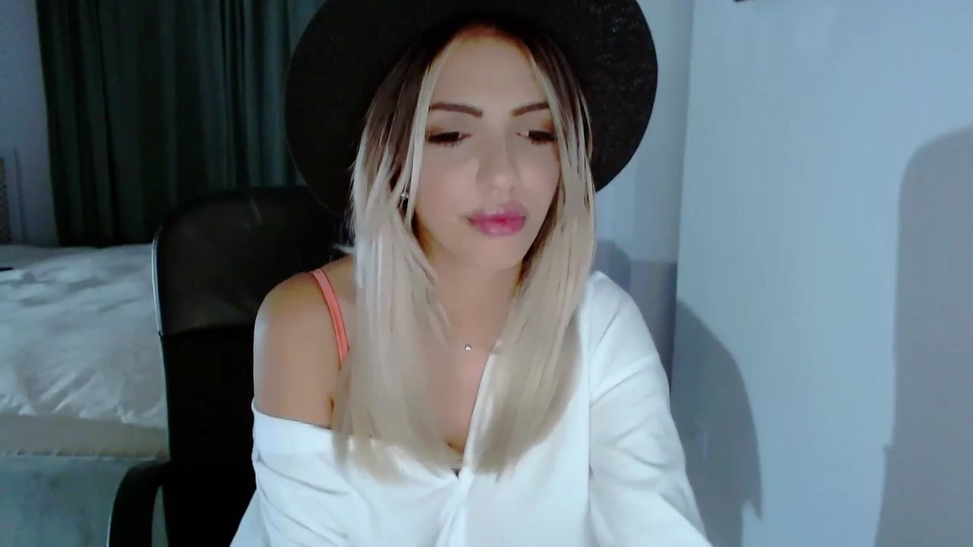 Gallery image thumbnail from Diamondblack5's myfreecams stream on, 08/13/2023, 23:59 image 5 of 20