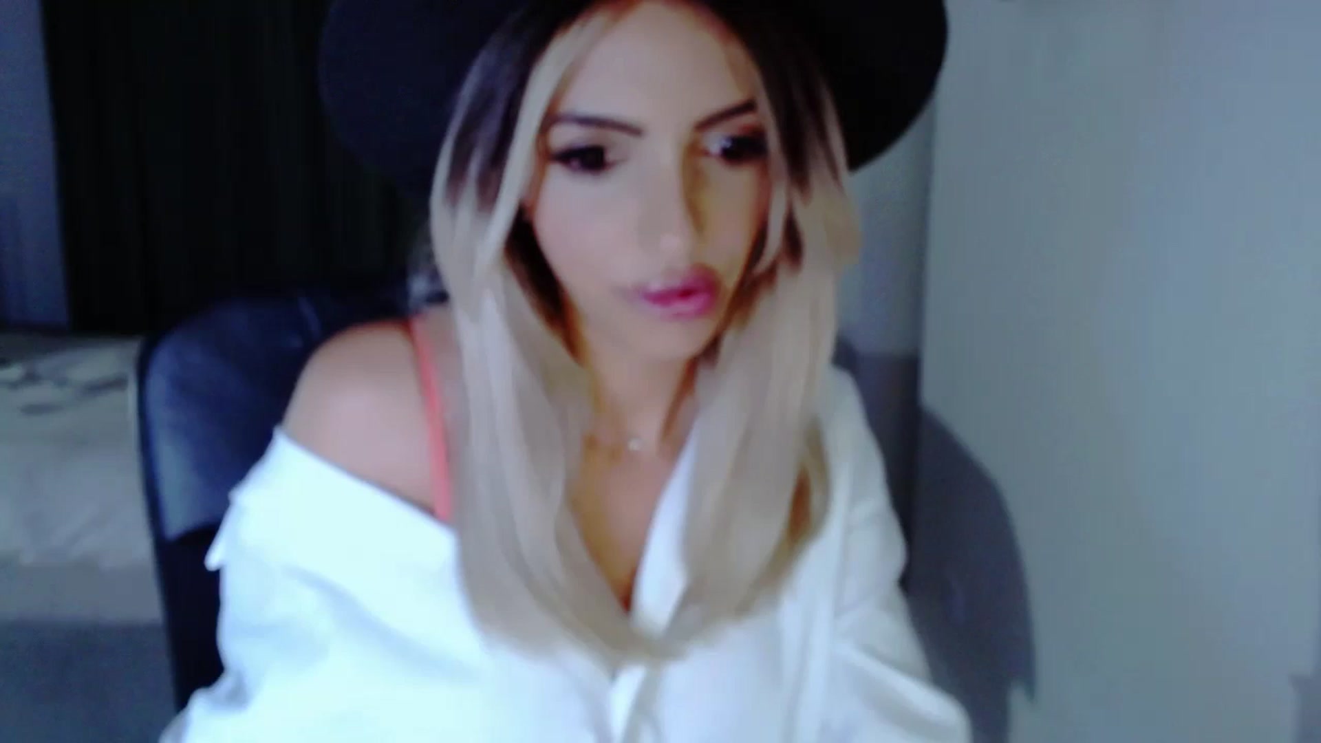 Gallery image thumbnail from Diamondblack5's myfreecams stream on, 08/13/2023, 23:59 image 12 of 20